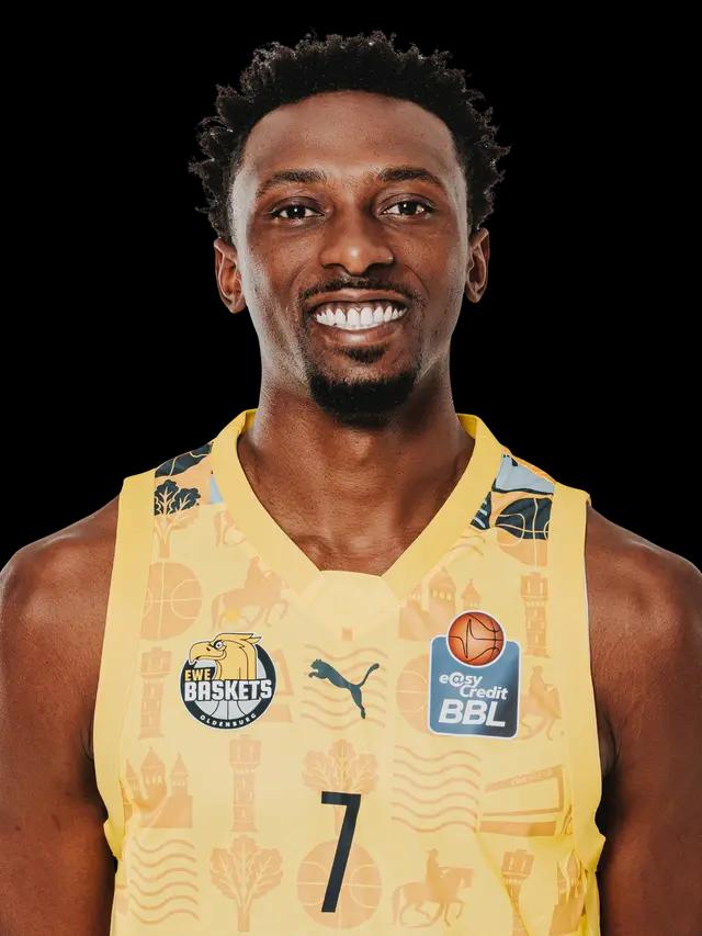 Dakarai Tucker