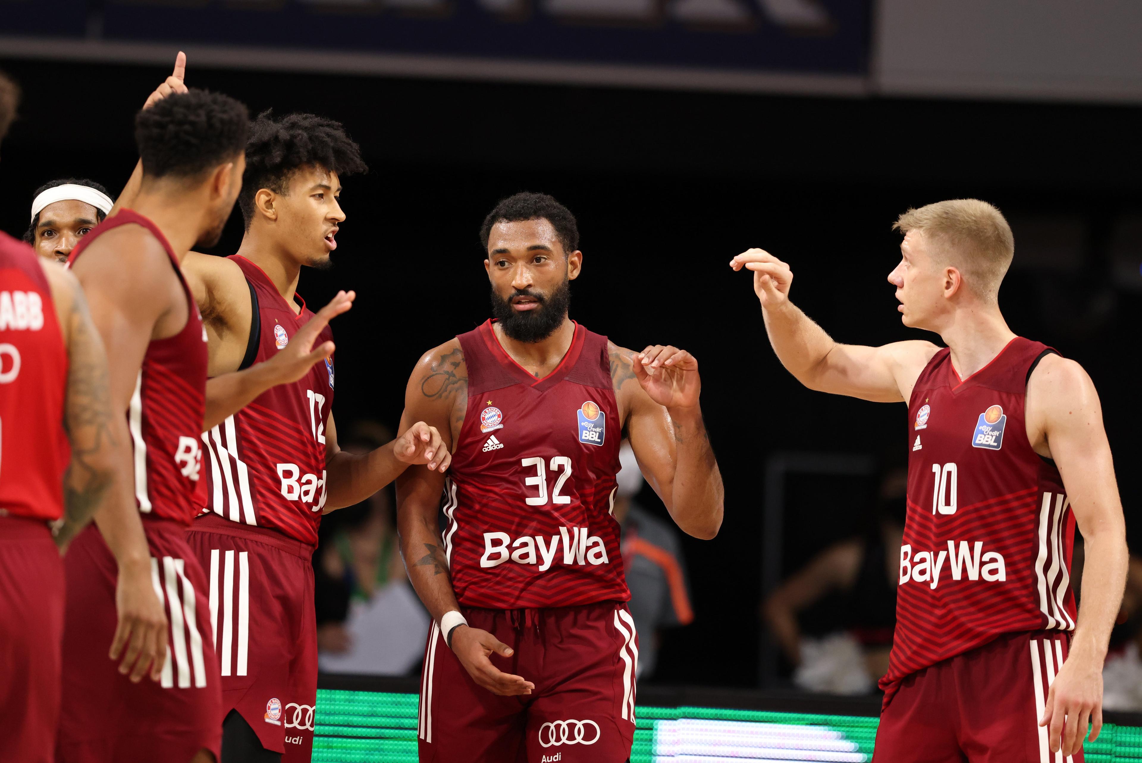 Nachdem die Basketballer des FC Bayern in der vergangenen Saison nur knapp den Sprung ins Final Four der EuroLeague verpasst haben, ist die Vorfreude und der Ehrgeiz vor der neuen Saison doppelt groß – zumal auch in dieser Saison das Final Four in Deutschland, diesmal in Berlin, stattfindet. Bis dahin ist es jedoch ein weiter Weg, der am Donnerstag mit einem Auswärtsspiel bei Maccabi Tel Aviv beginnt.