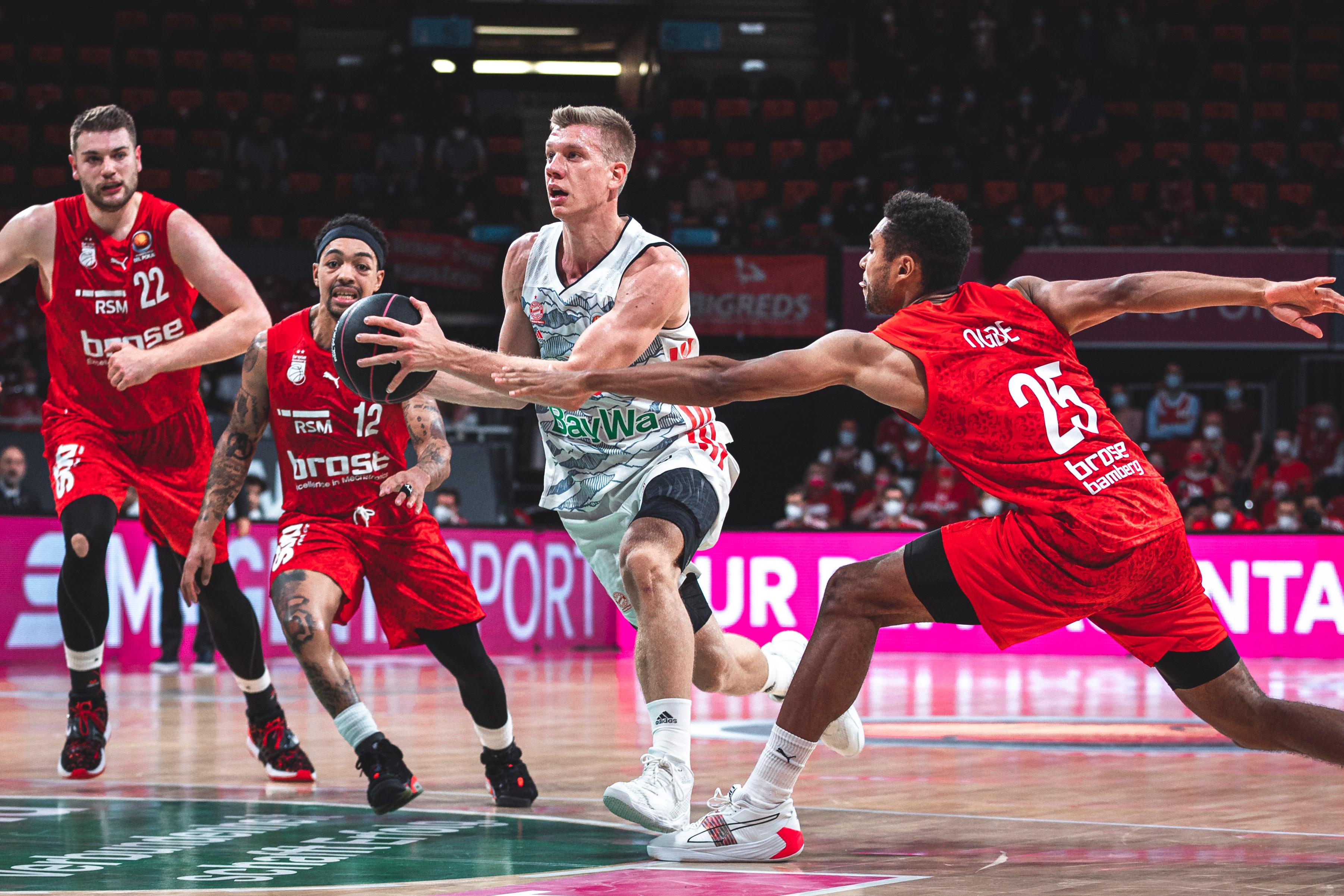 München reicht eine gute zweite Halbzeit zum Sieg, Corey Walden und Ognjen gönnen sich dafür zwei überragende. Bamberg mit mutigem Auftritt, aber der fehlenden Konsequenz nach der Pause.
