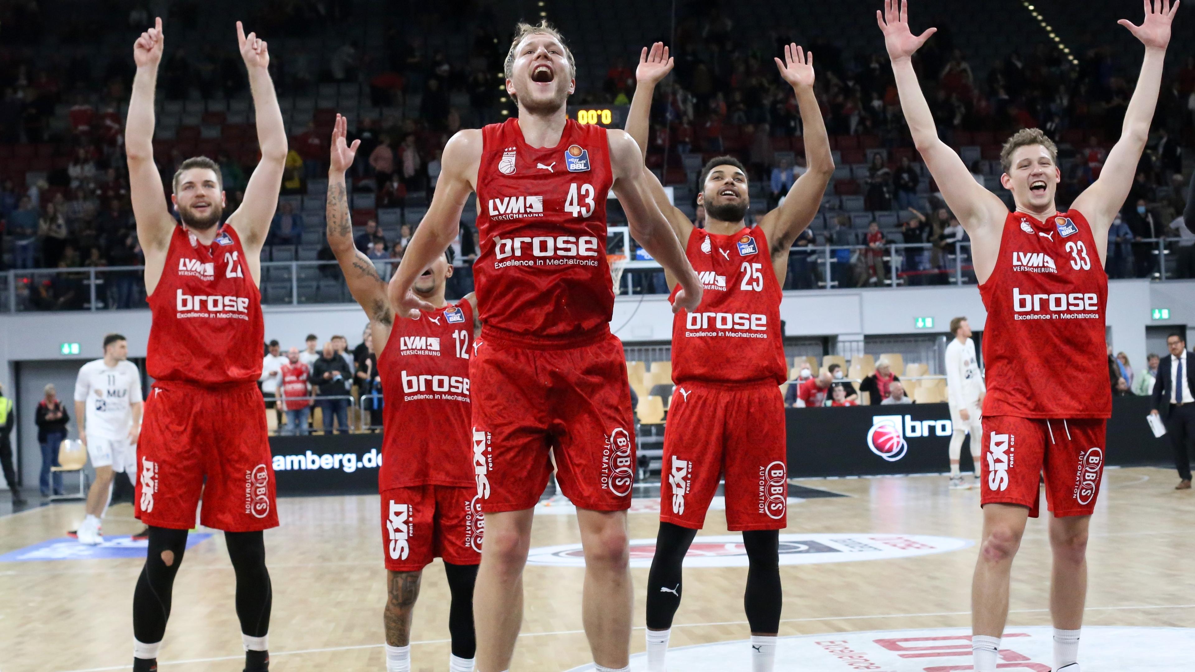 And then there was one … Brose Bamberg is the final undefeated team remaining in the easyCredit BBL as they handed surprise team MLP Academics Heidelberg their first loss of the season. The week also saw FC Bayern Munich survive an overtime defensive slugfest against JobStairs GIESSEN 46ers while NINERS Chemnitz came back from 20 points down to beat Basketball Löwen Braunschweig and ALBA BERLIN rolled past EWE Baskets Oldenburg.