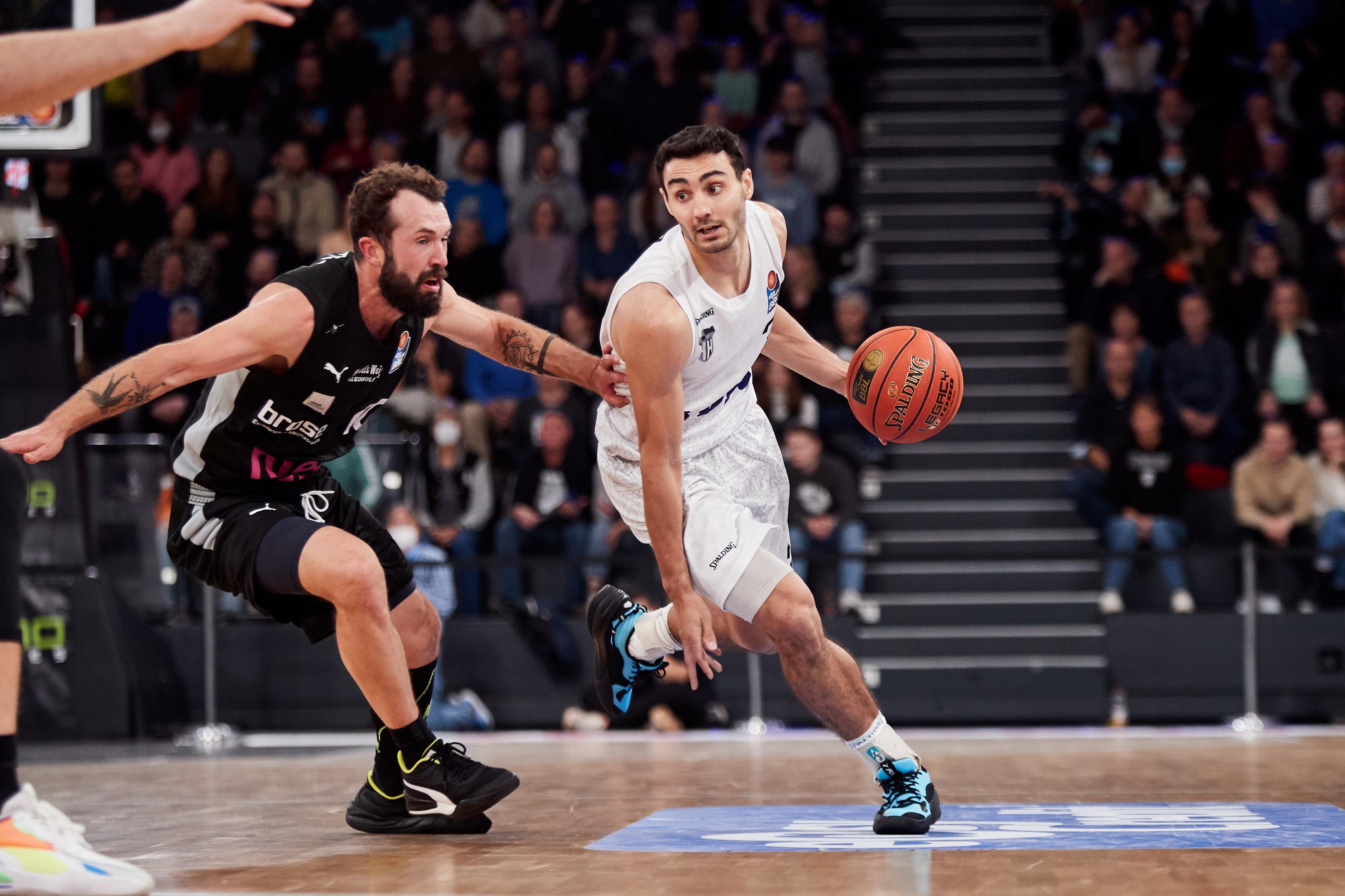 Drei der vier deutschen Vertreter im 7DAYS EuroCup und im FIBA Europe Cup müssen in dieser Woche die Koffer packen. Nur medi bayreuth darf am Mittwoch gegen Donar Groningen zu Hause spielen, nachdem beide Klubs in der Hinrunde das Heimrecht getauscht hatten.