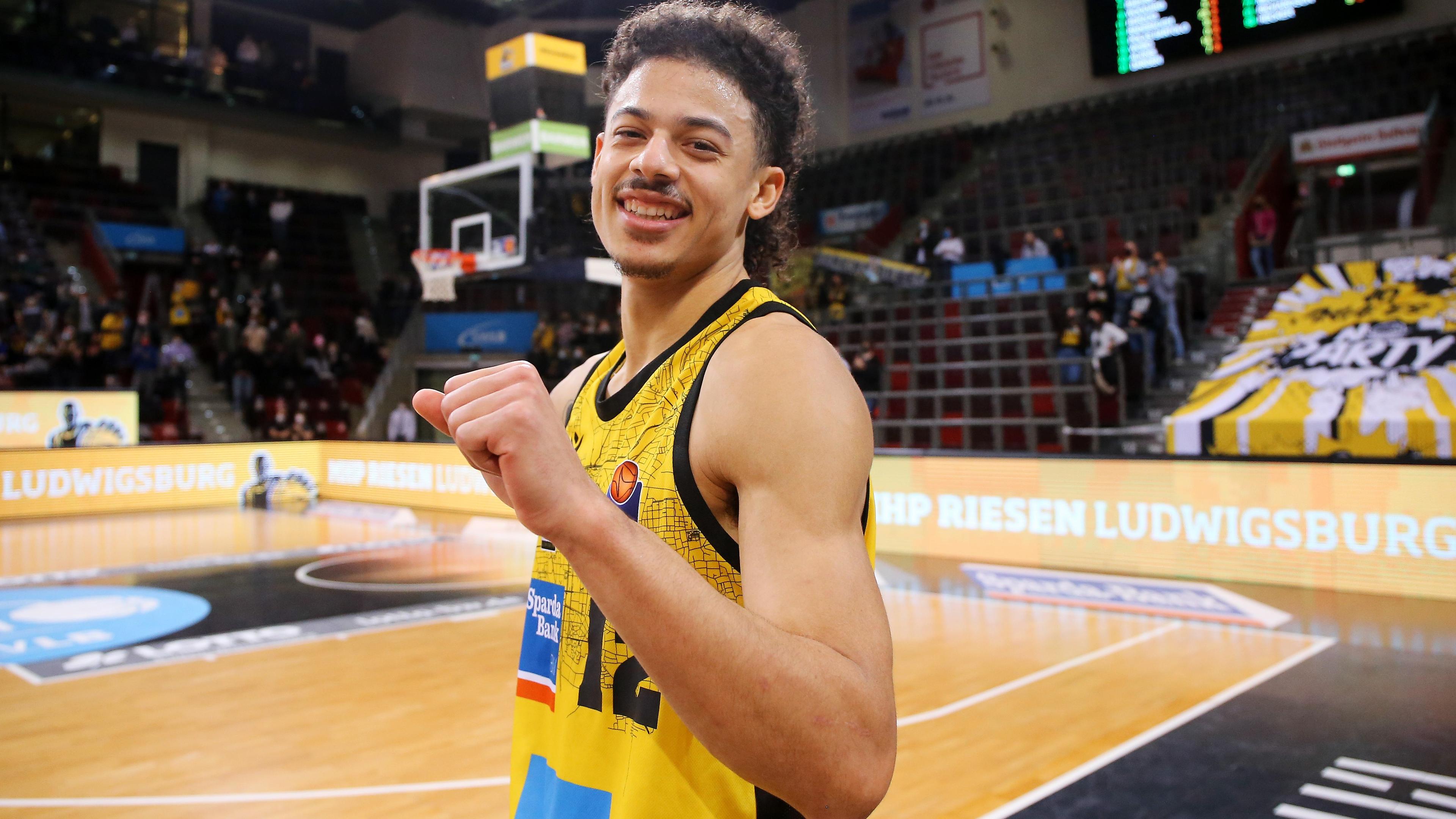 Ludwigsburg sorgt mit einem 95:67-Heimsieg gegen dezimierte Frankfurter für Wiedergutmachung. Dabei stellen die Schwaben mit 20 Steals einen eigenen easyCredit BBL-Rekord ein. In der Offensive glänzt Topscorer Jonah Radebaugh mit 25 Punkten.