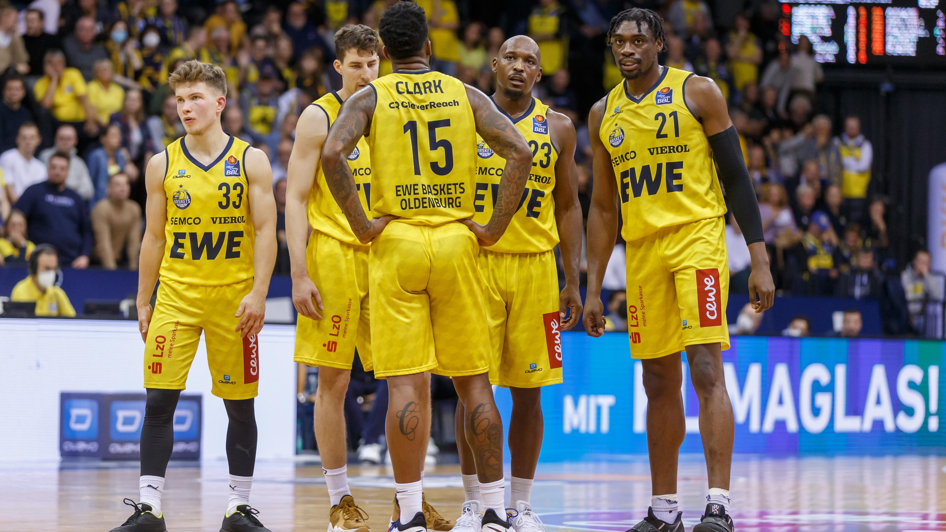 Zum Abschluss der Vorrunde in der Basketball Champions League stehen vor allem die EWE Baskets Oldenburg im Fokus, die sich am Dienstag mit einem Sieg bei Besiktas Istanbul noch für das „Play In“ um die „Round of 16“ qualifizieren können. Ludwigsburg hat seinen Platz in diesem Achtelfinale schon sicher und kann entsprechend gelassen ins Heimspiel gegen das ukrainische Prometey gehen.