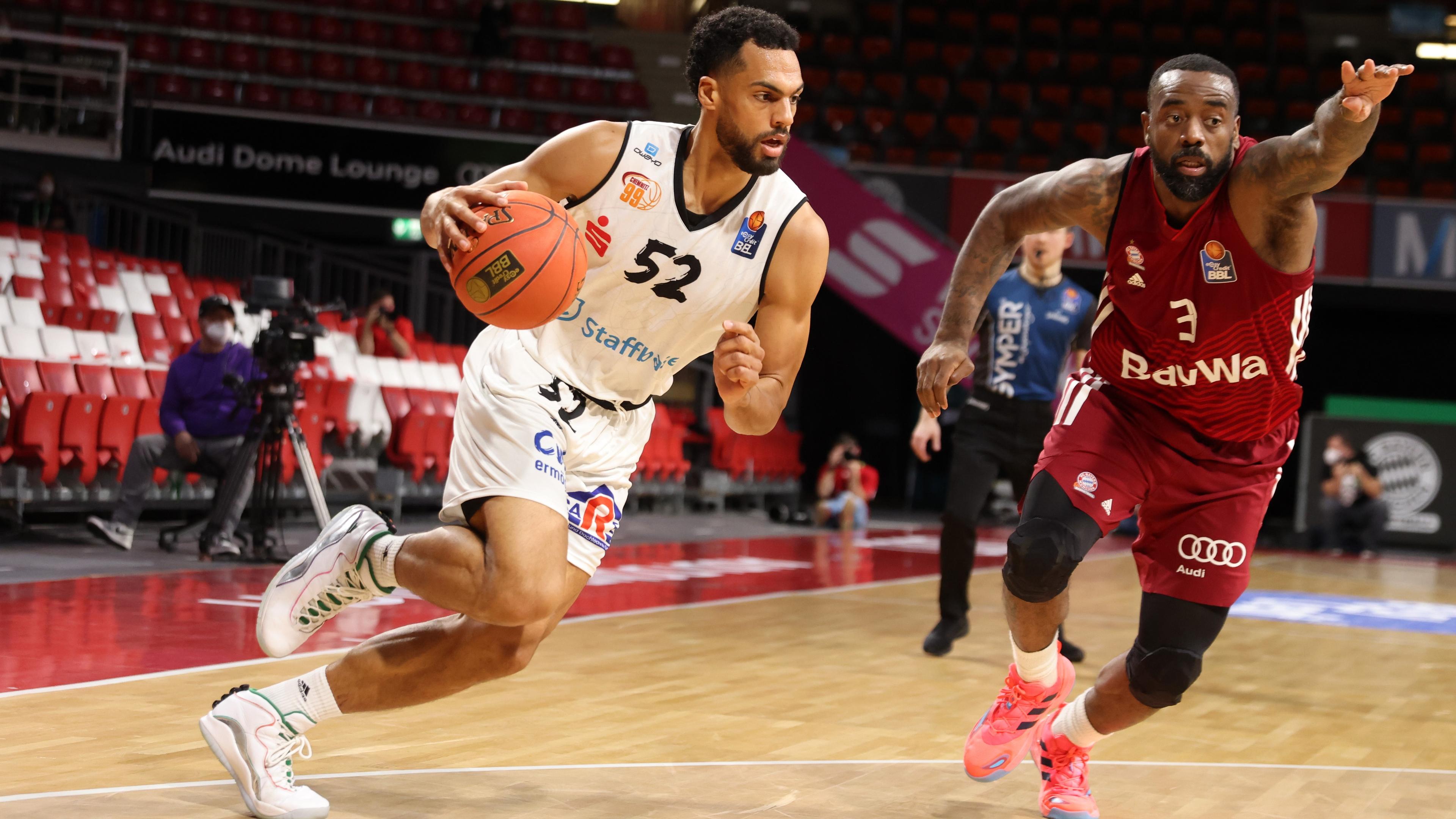 NINERS Chemnitz seem to have FC Bayern Munich’s number as they picked up a second upset this season thanks to Trent Lockett coming up in the clutch. Caleb Homesley meanwhile was unstoppable for Hamburg Towers as they knocked off league leaders Telekom Baskets Bonn. The week also saw two more teams enter quarantine as ALBA BERLIN and s.Oliver Würzburg both saw major Covid-19 outbreaks in their teams.