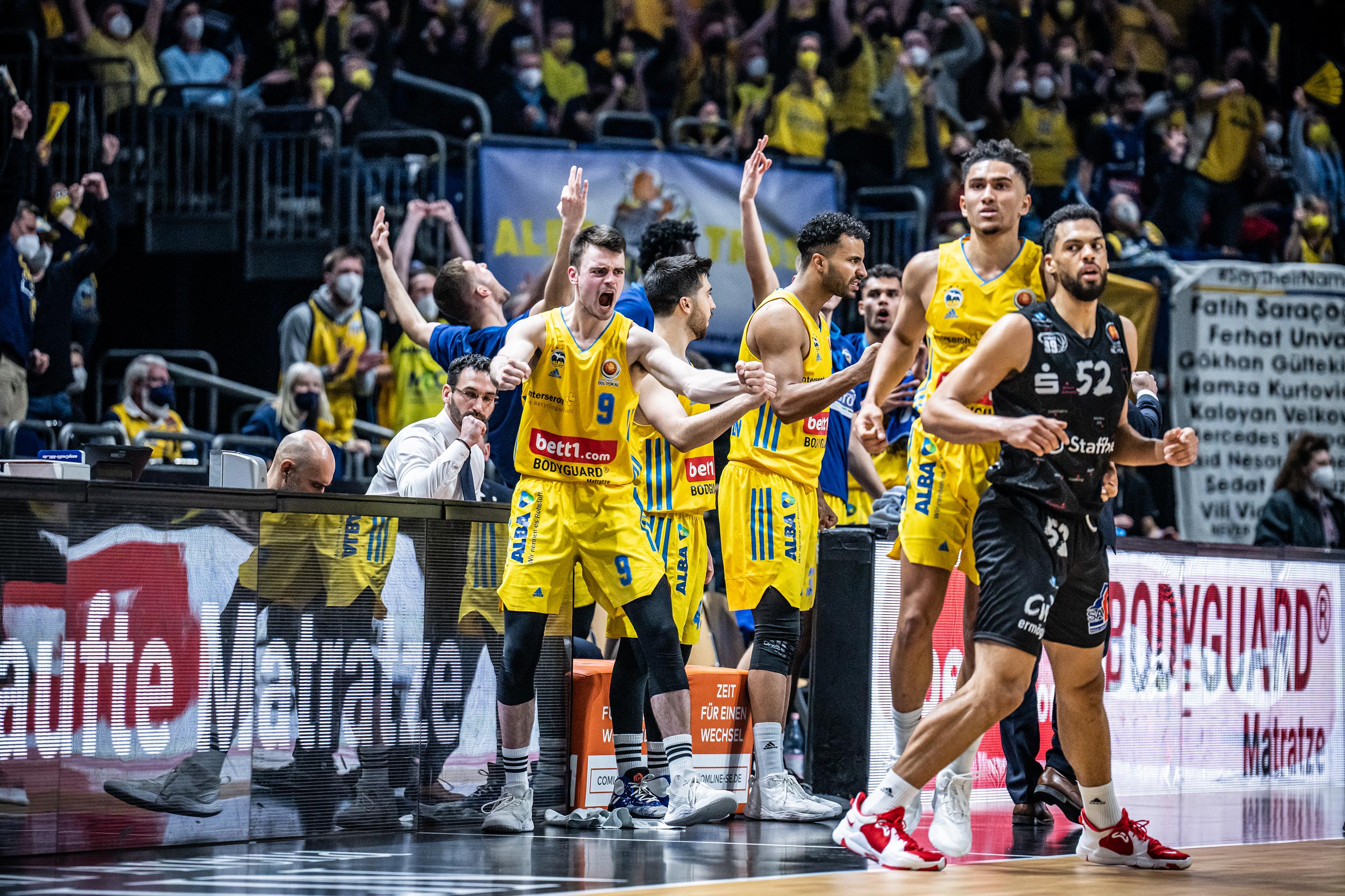 Der Favorit setzt sich durch: Berlin zieht nach starker zweiter Halbzeit ins Finale des MagentaSport BBL Pokals ein und erhält die Chance Rekord-Pokalsieger zu werden. Die Chemnitzer kämpfen wie gewohnt, setzen aber den Ruf als Comeback-Kings nicht in die Tat um.