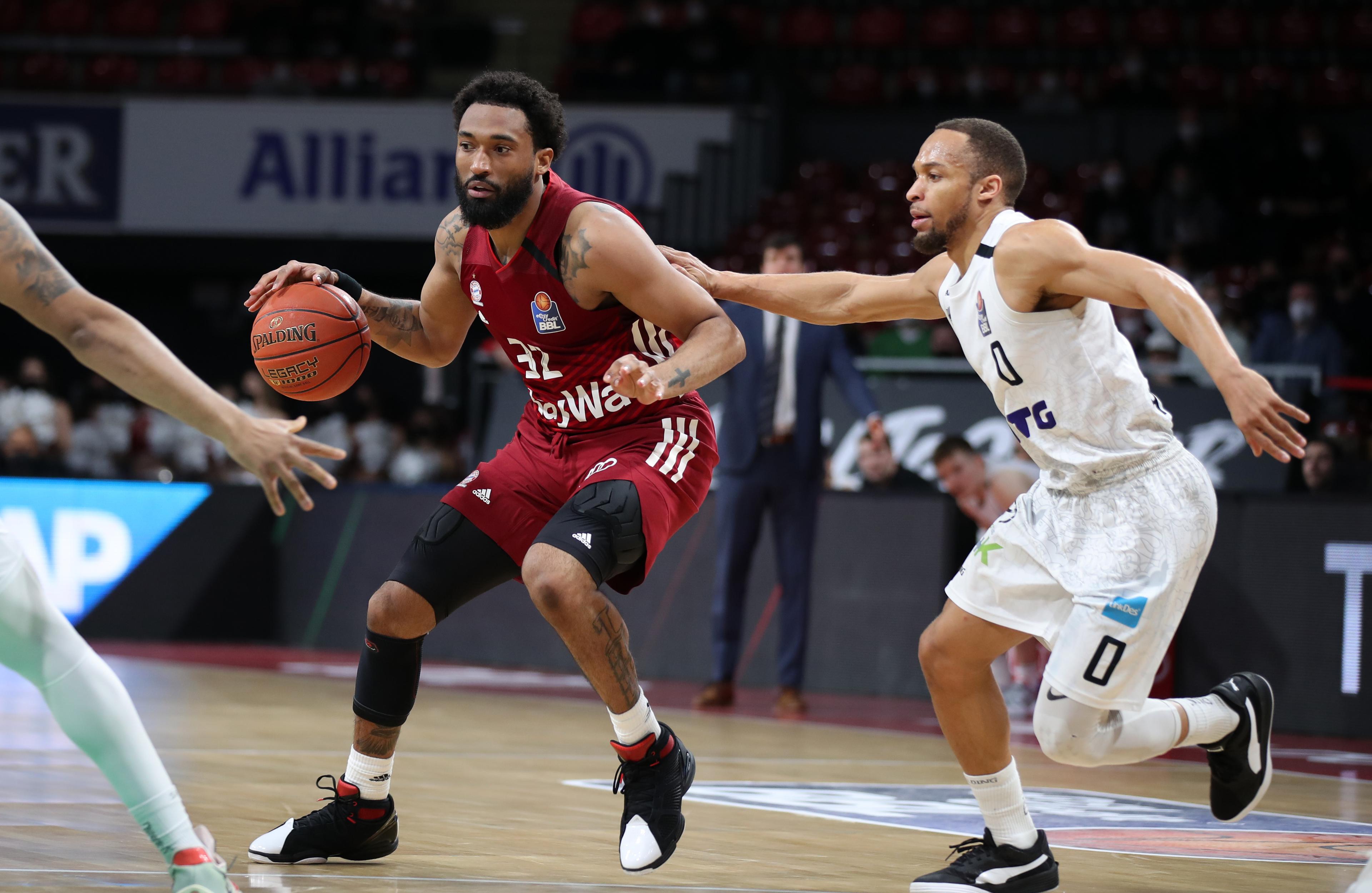 München dreht nach 18 Punkten Rückstand zur Halbzeit das Spiel. Nationalspieler Paul Zipser und Darrun Hilliard feiern beide ihre Rückkehr aufs Basketballfeld. Auch Nihad Djedovic steht wieder auf dem Feld. Hamburgs Caleb Homesley mit überragender erster Hälfte.
