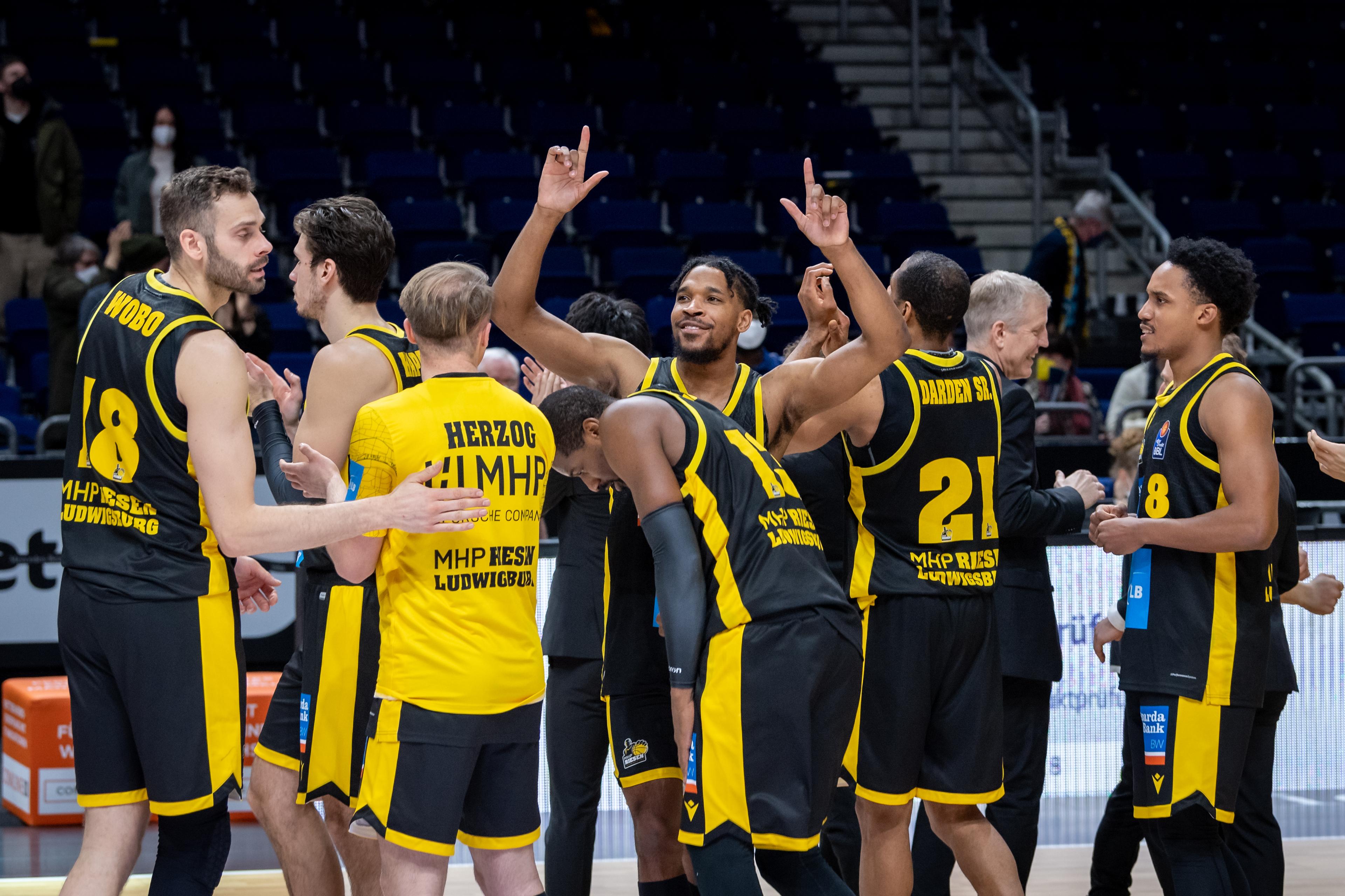 Die neue Europapokalwoche beginnt bereits am Montag. Die MHP RIESEN holen in der Basketball Champions League ihr vor sechs Wochen nach mehreren Corona-Fällen bei den Istanbulern ausgefallenes Heimspiel gegen Galatasaray Istanbul nach. 
