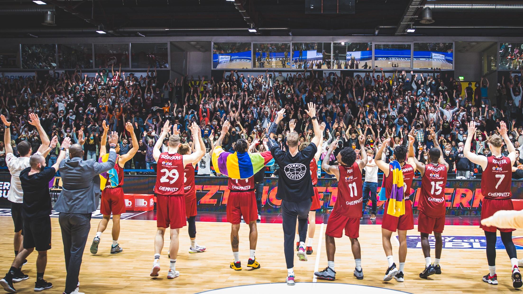 NINERS Chemnitz provided another upset in their magical season as they surprised ALBA BERLIN - and that in front of fans for the first time at a home game. The week also saw John Bryant join the 5,000 point club while Hamburg Towers’ German point guard talent Justus Hollatz dished out a career-high 15 assists.