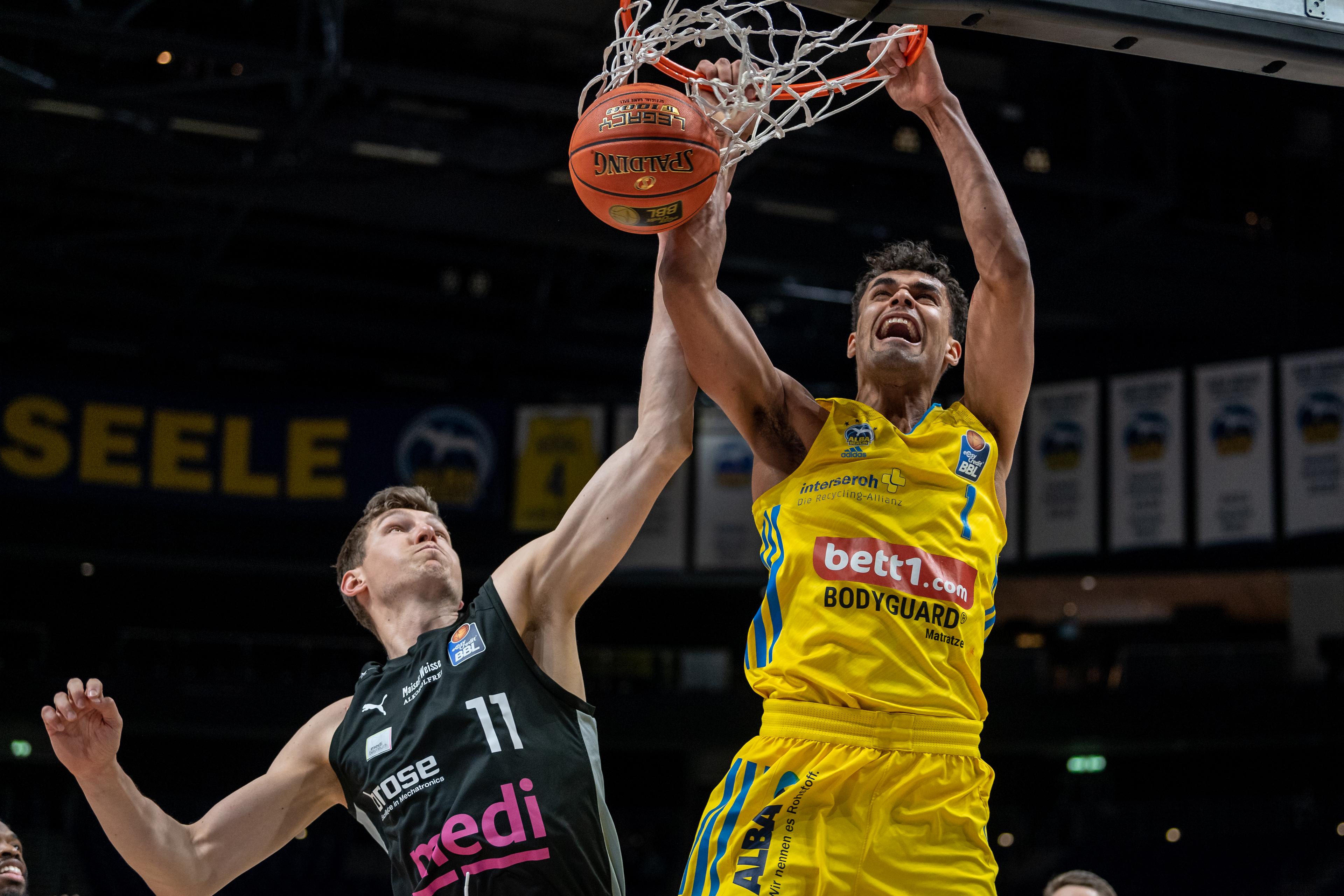 Nach dem Verpassen der Playoffs in der EuroLeague: Berlin startet die Mission Tabellenführung mit einem Sieg gegen Bayreuth, denn die können sie mit Siegen aus ihren elf verbleibenden Spielen noch übernehmen. Bei diesem Heimsieg entscheiden die Albatrosse das Spiel mit einem Lauf im letzten Viertel.  Für Bayreuth, die seit langem mal wieder eine volle Bank mitbrachten, ist es die siebte Niederlage in Folge. Denn trotz voller Bank, fehlte vielen Oberfranken doch sichtlich das Training.