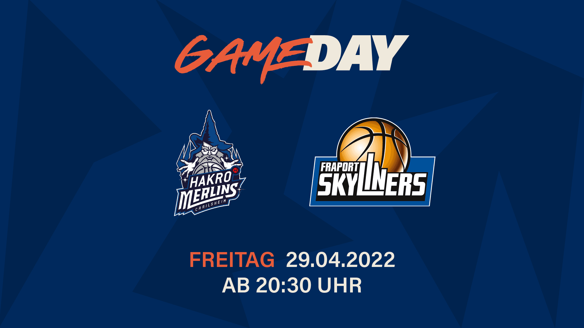 Seit dem vergangenen Wochenende stehen die FRAPORT SKYLINERS (Bilanz: 7-25) als erster sportlicher Absteiger der easyCredit BBL fest. Nichts desto trotz wollen die Hessen sich auf den letzten Metern der Hauptrunde 2021/2022 ordentlich präsentieren und werden den HAKRO Merlins Crailsheim (16-15) garantiert keine Gastgeschenke bereiten. Die Hohenloher selbst sind als Tabellenachter derzeit virtueller Playoff-Teilnehmer, brauchen ihrerseits aber jeden Sieg, um das Postseason-Ticket final dingfest zu machen.