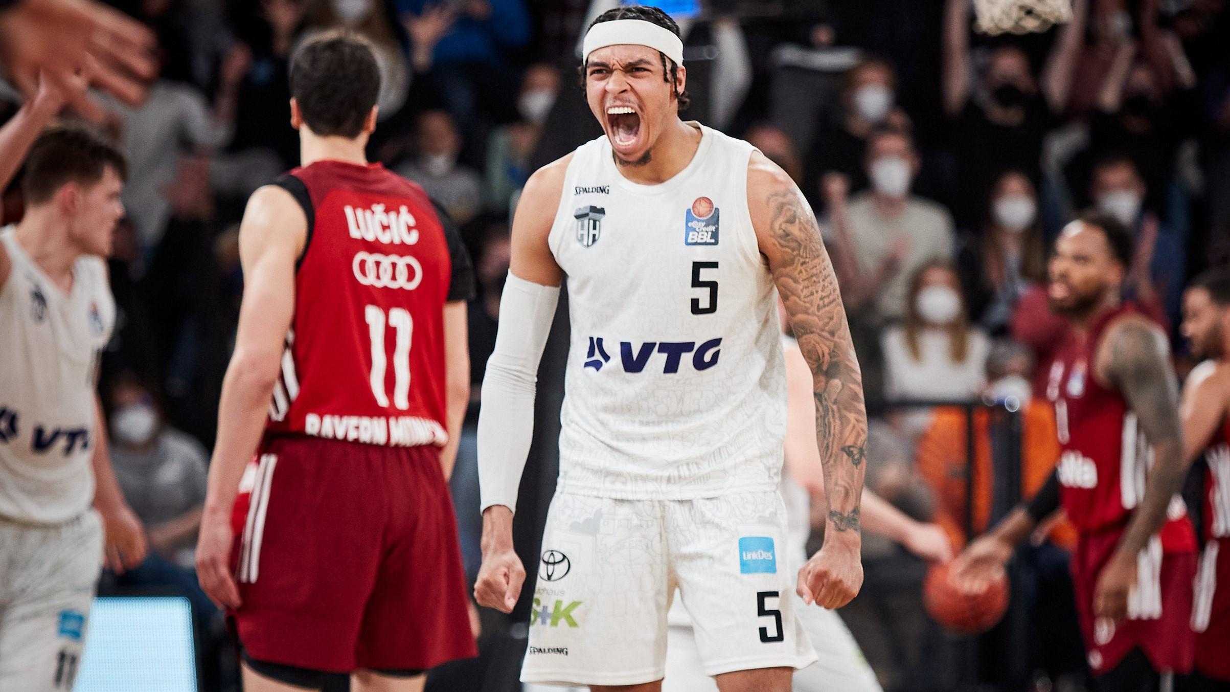 ALBA BERLIN are not only fighting for home court advantage in the playoffs but also are playing spoilers for other teams hoping to reach the post-season. The week also saw FRAPORT SKYLINERS get relegated to the ProA; Karsten Tadda hit a game-winning layup for Telekom Baskets Bonn while TJ Shorts and Justin Simon were the first two recipients of end-of-the-season awards and a trio of German teams are still alive in European club competition.