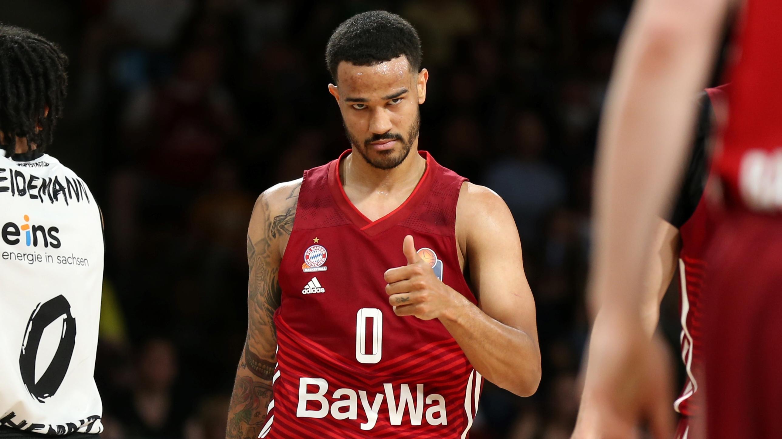 Die Bayern-Basketballer setzen bei der Kaderplanung weiter auf Kontinuität: Nick Weiler-Babb, vergangene Saison einer der Topperformer der Münchner in EuroLeague und easyCredit BBL, wird auch in den beiden nächsten Jahren das Trikot des FCBB tragen – der 26-jährige US-Guard verlängerte seinen Vertrag um gleich zwei Jahre bis 2024 und geht somit in seine dritte Saison bei den Bayern.