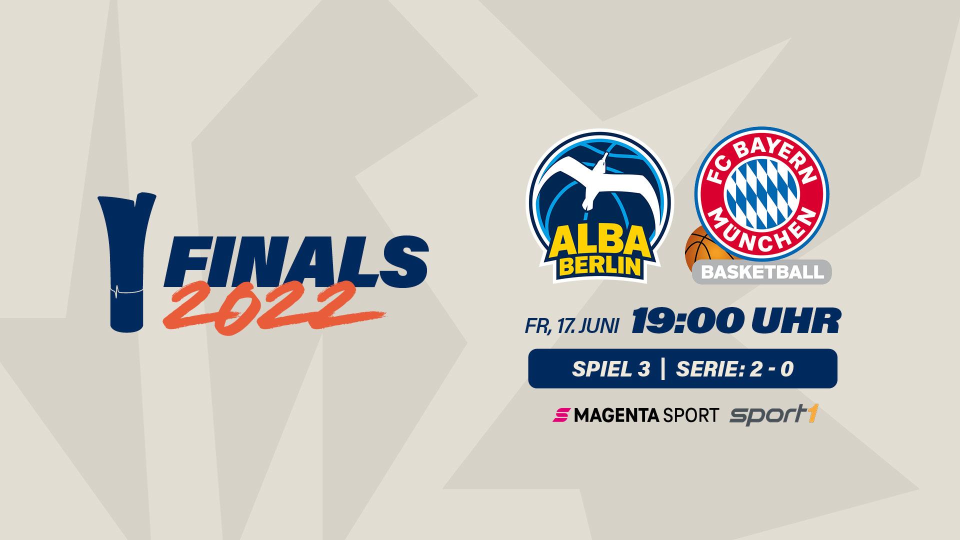 Der vor einer Woche in Berlin und am Dienstag in München um jeweils 13 Punkte bessere Titelverteidiger ALBA BERLIN steuert in der Serie best-of five gegen den Erzrivalen FC Bayern München auf einen Sweep zu. Für die Berliner, die in dieser Saison auch schon zum elften Mal Pokalsieger wurden und damit mit dem TSV 04 Bayer Leverkusen gleichzogen, wäre es der insgesamt elfte Meistertitel (der dritte in Folge zum „Three-Peat“). Bei den Meistertiteln liegt Leverkusen mit 14 Titeln noch vorne. Die vor drei Jahren von ALBA entthronten Bayern, die ihrerseits ALBA im Finale 2019 noch mit 3:0 aus dem Finale „gesweept“ hatten, werden am Freitag natürlich alles auf eine Karte setzen, um die Finalserie zumindest zu verlängern.

Aber nachdem nun auch Vladimir Lucic verletzt ausfällt, stehen Trainer Andrea Trinchieri nur noch sechs Import-Spieler zur Verfügung. Mehr könnte er ohnehin in der easyCredit BBL nicht einsetzen, aber der taktische Spielraum wird trotzdem kleiner und Lucic sowie Corey Walden und Darrun Hilliard zählten in der EuroLeague zu seinen wichtigsten Schlüsselspielern. Auf der anderen Seite kann ALBA-Trainer Israel Gonzalez pünktlich zum Saisonende aus dem Vollen schöpfen. Sogar der Langzeitverletzte Marcus Eriksson hat sich wieder gesund gemeldet. Aber warum sollte der ALBA-Trainer auf den letzten Metern noch an seinem seit Ende März ungeschlagenen Team herumschrauben?