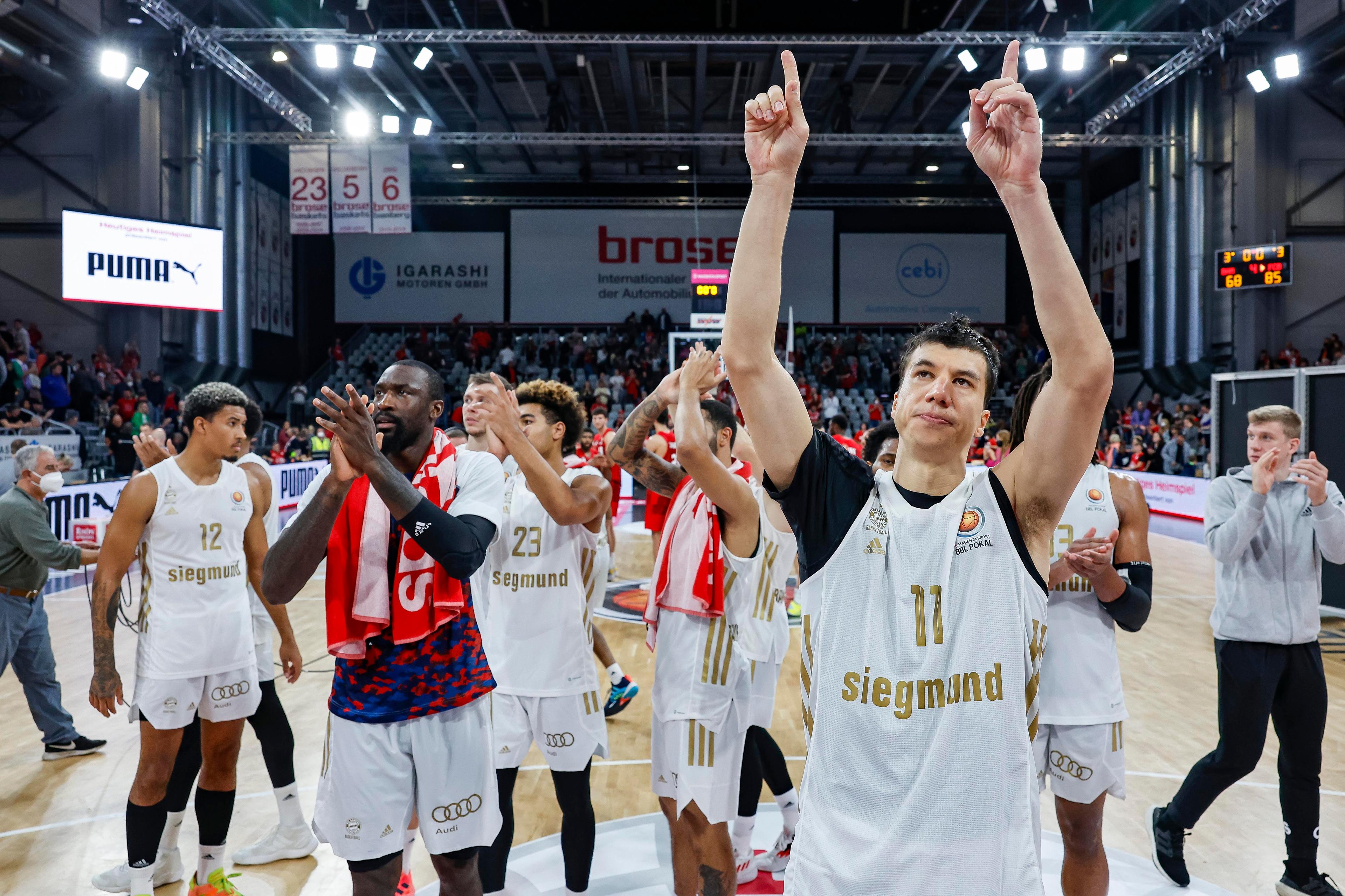 Die Basketballer des FC Bayern München haben in der Turkish Airlines  EuroLeague mit vier Niederlagen einen klassischen Fehlstart hingelegt. Wenn die Münchener wie in den beiden Vorjahren die Playoffs erreichen wollen, müssen sie allmählich mit den Gewinnen anfangen. Am Freitag sind sie zu Gast beim ebenfalls noch sieglosen Roter Stern Belgrad.