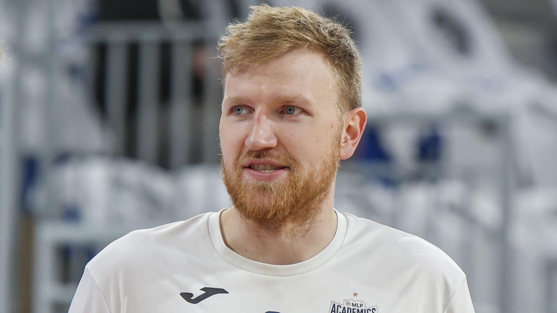 Die MLP Academics Heidelberg legen sich in Rekordzeit einen Ruf als Team mit Vorliebe für knappe Spiele zu. Nach der irren Schlussphase im regulären Ligabetrieb gegen Frankfurt entscheidet die Truppe von Trainer Jonas Iisalo auch das Pokalspiel bei den Basketball Löwen Braunschweig - noch dazu in der Verlängerung - erst mit dem letzten Wurf für sich und wirft damit einen letztjährigen Endrunden-Teilnehmer aus dem Wettbewerb. Zum Helden avanciert Max Ugrai, der mit der Schlusssirene einen Pass von Eric Washington per Dreier zum 85:84 veredelt.