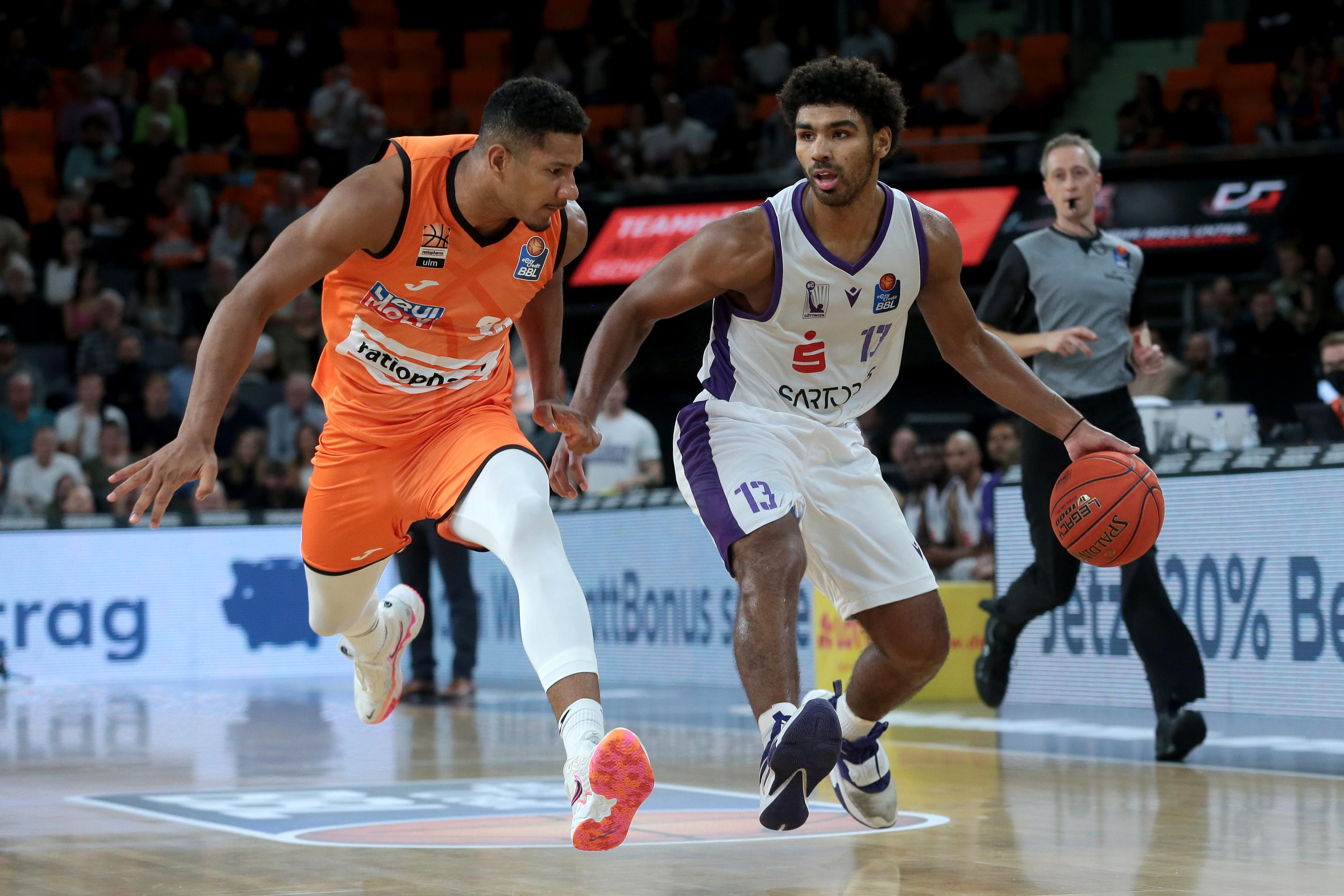 BG Göttingen shrugged off their failure to qualify for the FIBA Europe Cup and started their easyCredit BBL season with a hard-fought 93-84 road victory over ratiopharm ulm. Göttingen played a short rotation but were carried by an outstanding Mark Smith. Göttingen moved to 1-0 on the season and Ulm dropped to 0-2.