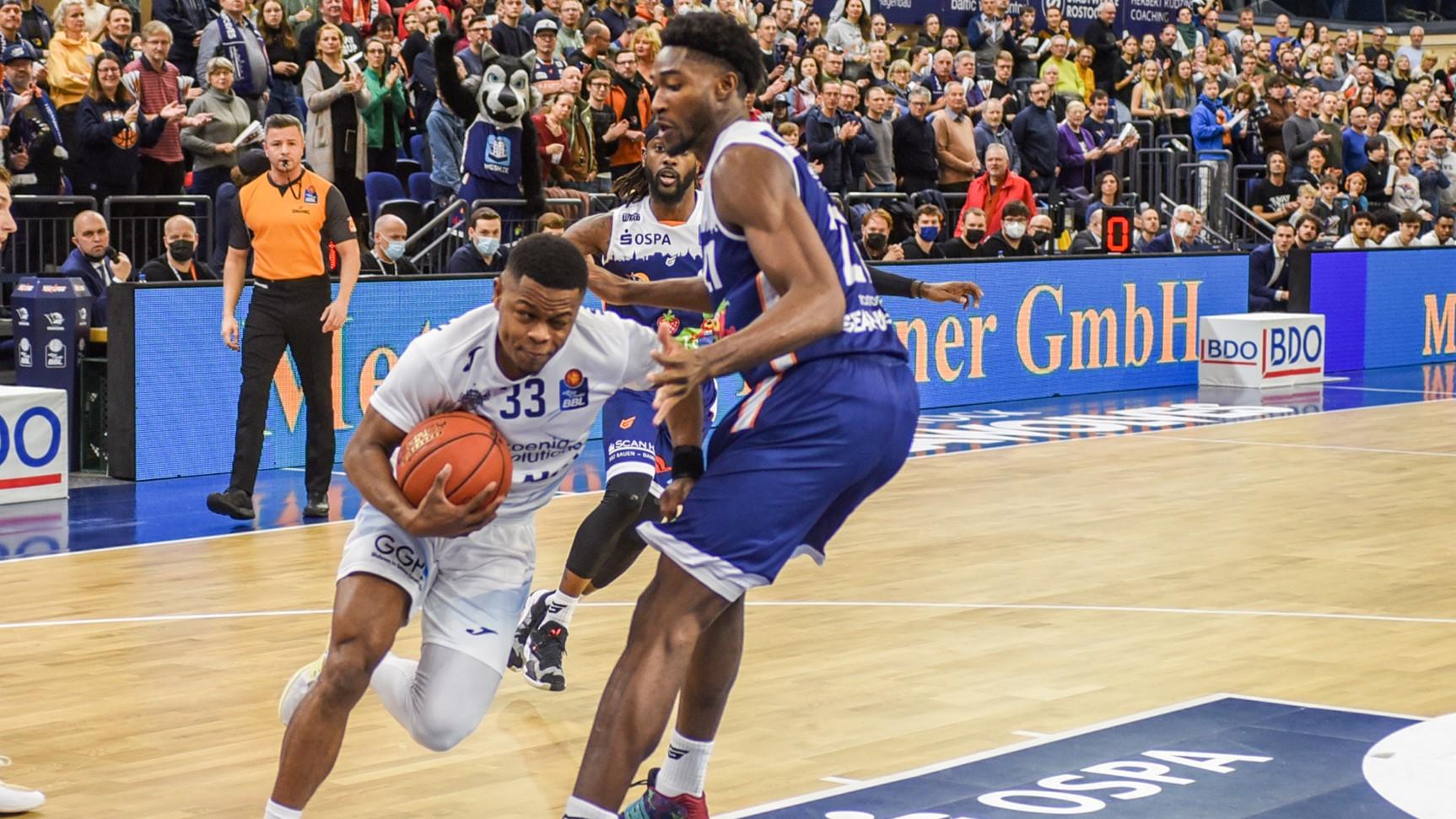 Nach einem hochintensiven und umkämpften Spiel gewinnen die MLP Academcis Heidelberg bei dezimierten Rostock Seawolves mit 91:84. Angeführt von einem starken Eric Washington holen die Heidelberger ihren dritten Saisonsieg, während Rostock die vierte Pleite in Folge hinnehmen muss und in der Tabelle etwas an Boden verliert.