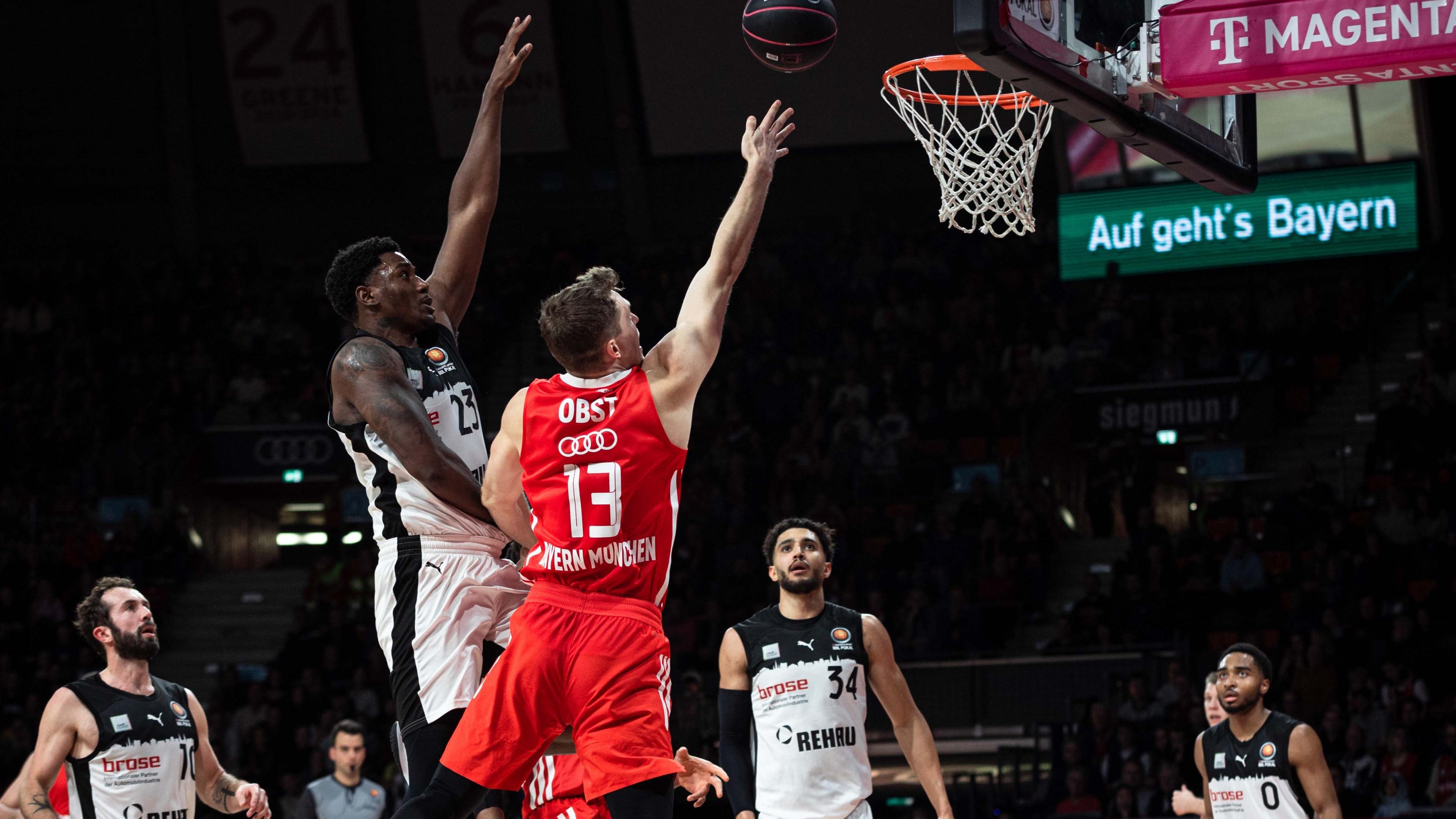 SPORT BBL Pokals gerecht und schlägt ein tapfer kämpfendes medi bayreuth mit 80:63. Schlüssel zum Sieg für die Münchner waren eine drückende Überlegenheit im Rebounding und ein sicheres Händchen von der Freiwurflinie.