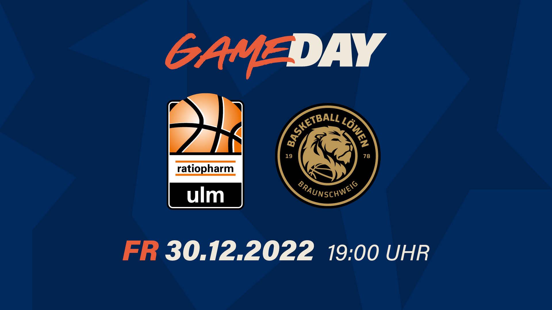Klassentreffen um den Jahreswechsel? Die Teams von ratiopharm ulm und den Basketball Löwen Braunschweig fänden das wohl keine schlechte Idee. Denn wenn sich beide Clubs am 30. Dezember in der Münsterstadt treffen, heißt es für einige Beteiligte ein Wiedersehen mit alten Bekannten: So arbeitete Braunschweigs Headcoach Jesus Ramirez von 2011 bis 2017 als Assistant Coach in Ulm, 2016/17 unter anderem mit dem jetzigen Braunschweiger Spielmacher Braydon Hobbs im Kader. Auch David Krämer wird unter Ramirez einige Trainingsstunden absolviert haben, der Nationalspieler durchlief das Ulmer Nachwuchsprogramm und war bis 2018/19 für die Schwaben aktiv. Krämer wird jedoch verletzungsbedingt nicht auflaufen können.