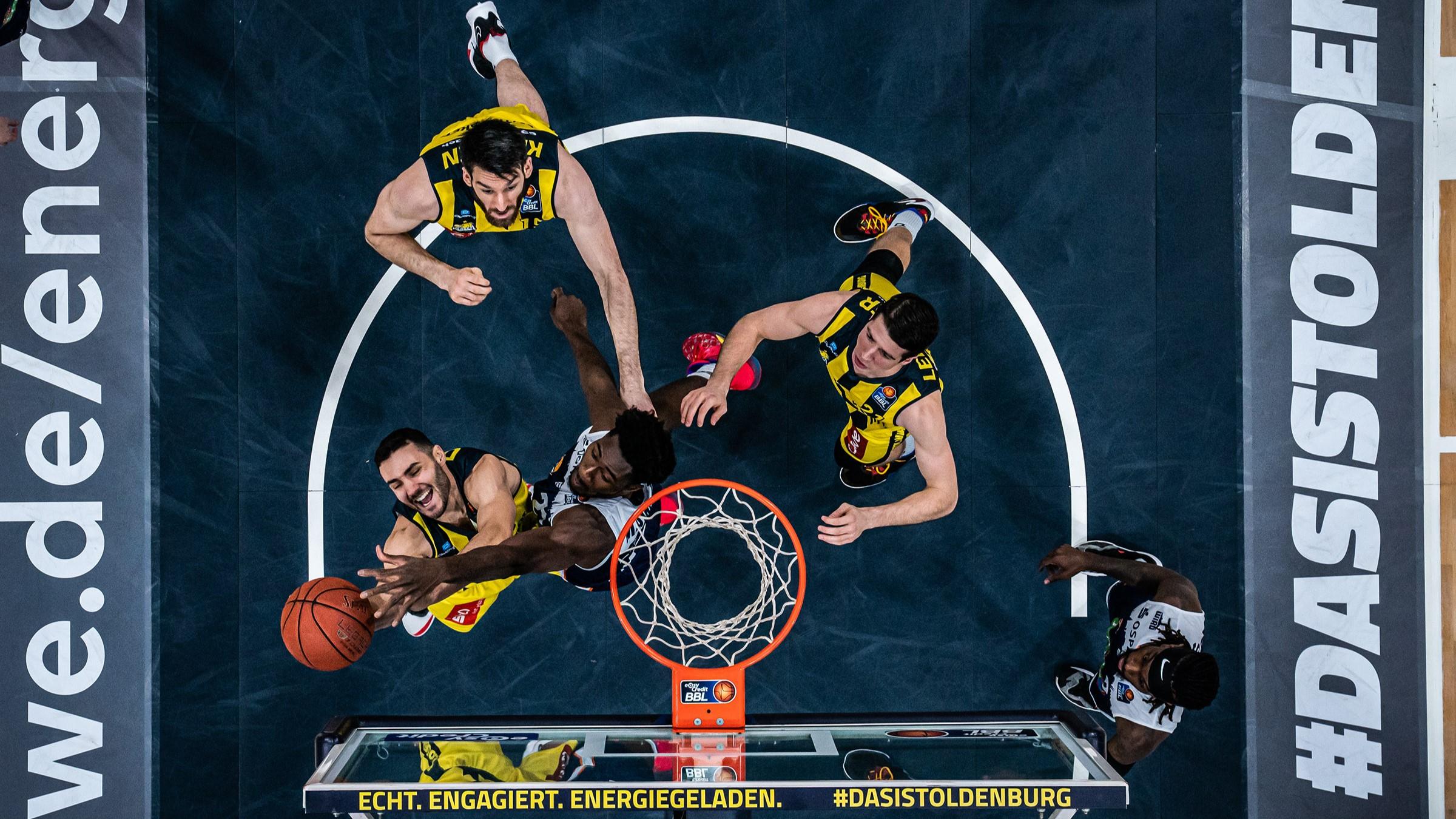 Die EWE Baskets Oldenburg setzen sich im ersten Tabellendrittel fest. Das 99:90 gegen Aufsteiger ROSTOCK SEAWOLVES ist der siebte Saisonerfolg, die Gäste hingegen verlieren zum fünften Mal in Folge.