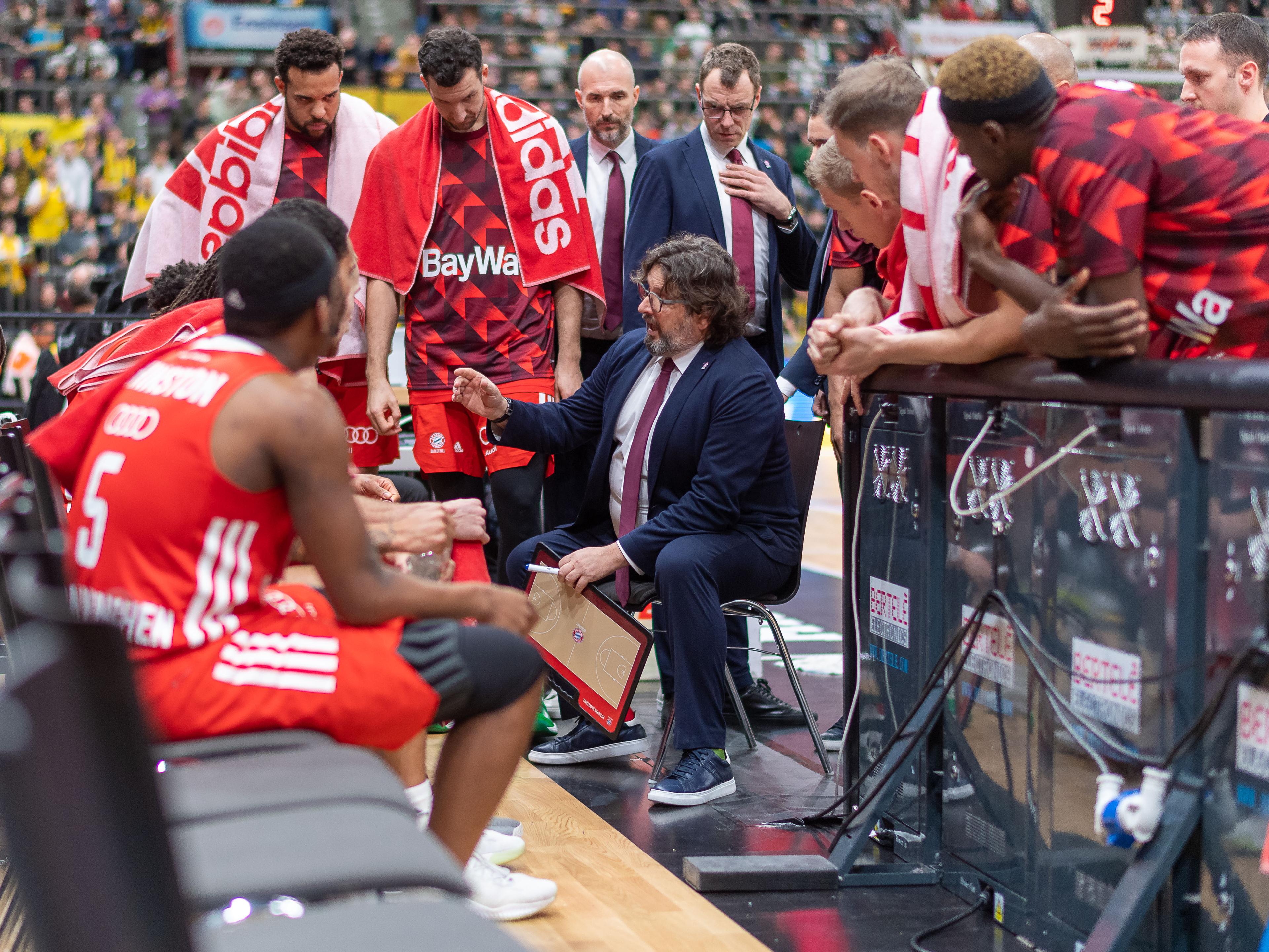 Der Spielplan der Turkish Airlines EuroLeague schickt den FC Bayern wie in der Vorwoche am Freitag schon wieder nach Istanbul – diesmal in den europäischen Teil der Bosporus-Metropole zum Titelverteidiger Anadolu Efes.