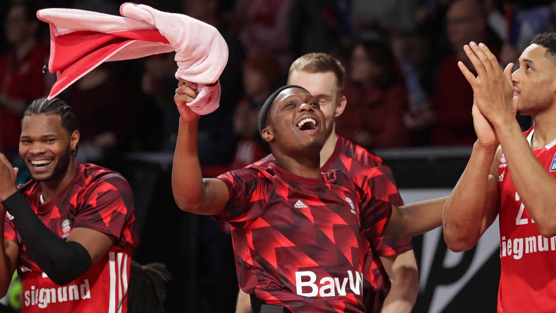 Dritter gegen Vierter, FC Bayern München gegen BG Göttingen. Zum Ende der Hinrunde hält der Spielplan ein echtes Spitzenspiel bereits, welches seinem vorauseilenden Ruf leider nur eine Halbzeit lang gerecht wird. Die Bajuwaren entwickeln mit der Tiefe ihres Kaders einen permanenten Druck, unter dem die Niedersachsen spätestens ab dem zweiten Viertel zusammenbrechen.