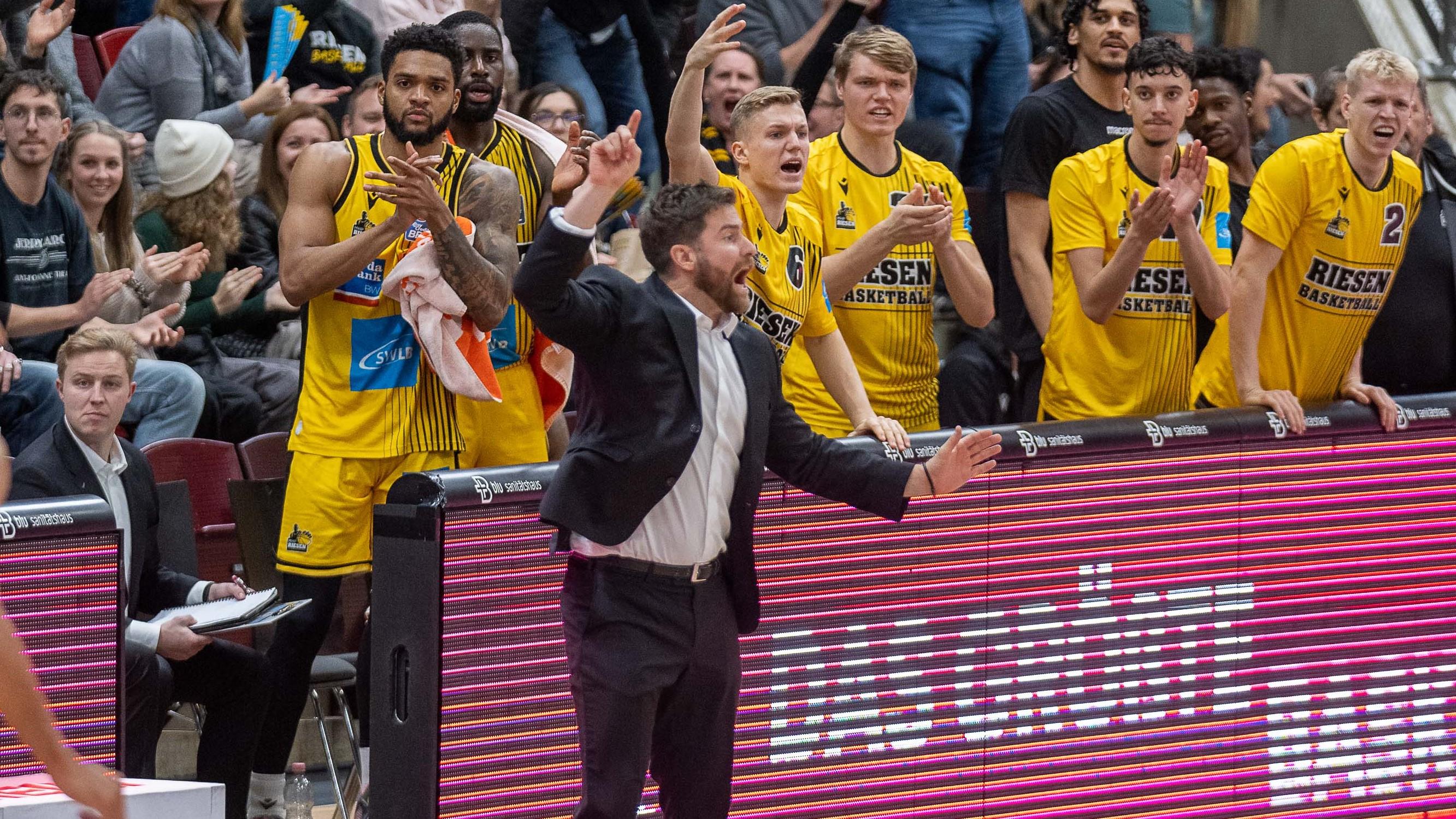 Während die beiden deutschen Europaligisten am Mittwoch zwischen ihren Doppelspieltag-Terminen Luft holen, starten die deutschen Vertreter in den drei kleinen europäischen Wettbewerben mit fünf Spielen zur Wochenmitte durch: