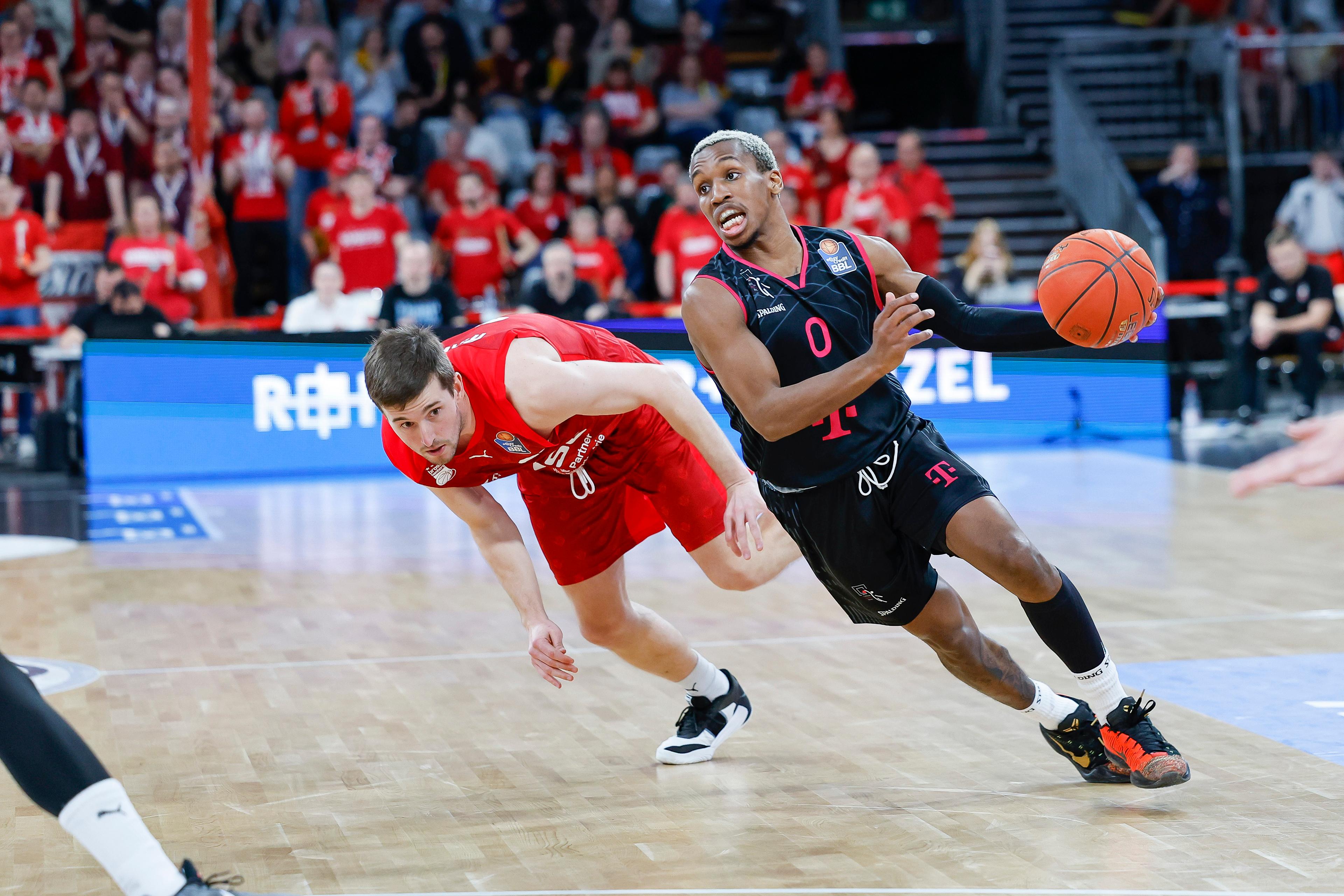 Eine Serie hält, die andere geht zu Ende: Bonn feiert den 18. Sieg in Serie und beendet alle Playoffhoffnungen für Bamberg. Die Oberfranken verpassen erstmals seit 22 Jahren die Playoffs (zuletzt in der Saison 2000/2001). Zudem steht damit endgültig fest, dass Bonn als Tabellenführer in die Postseason einzieht.