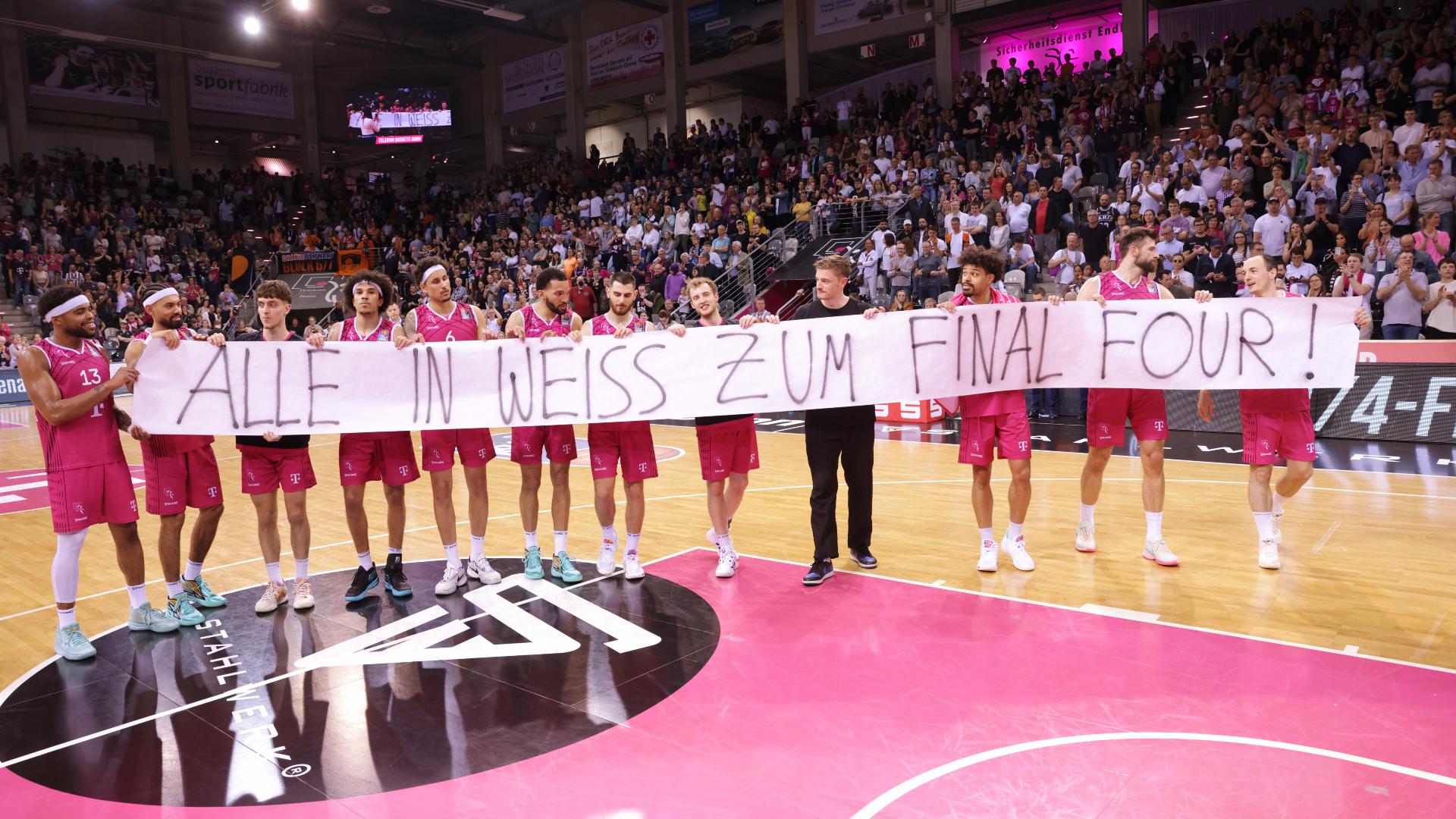 Vor den Playoffs um die Deutsche Meisterschaft bietet sich den Telekom Baskets Bonn bereits auf europäischem Parkett in der Basketball Champions League die Chance, den ersten Titel seiner Vereinsgeschichte zu gewinnen. Beim Final Four in Malaga spielen die Bonner an diesem Wochenende um den Gewinn des höchsten FIBA-Wettbewerbs.