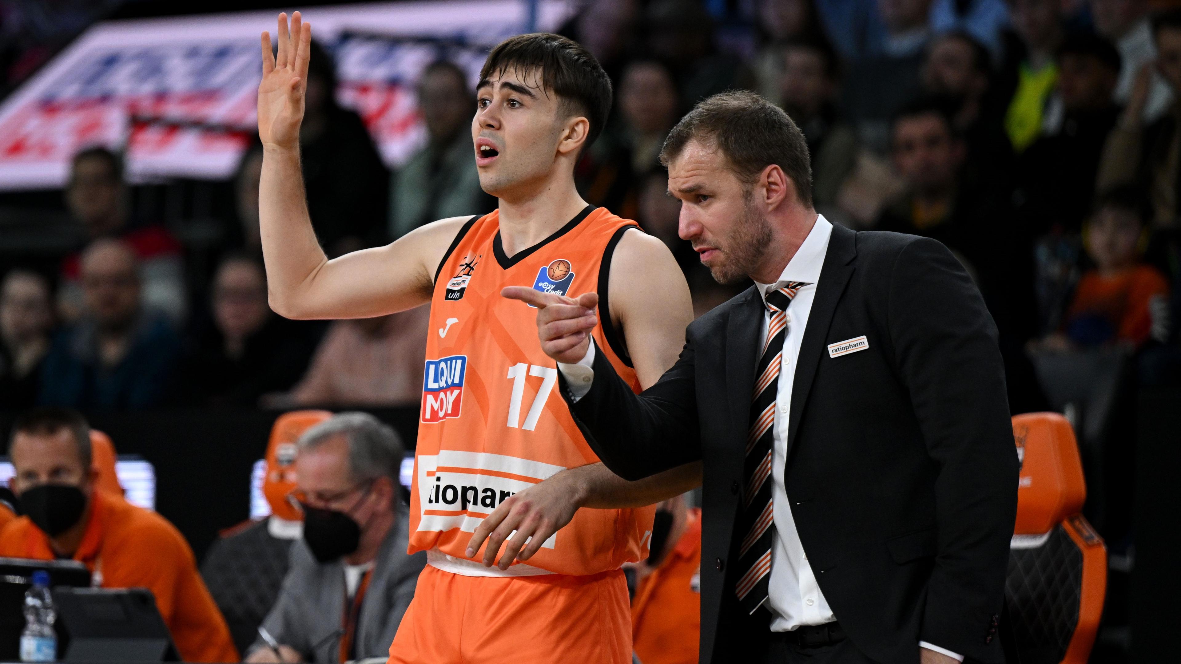 Wenn in der Finalserie zwischen ratiopharm ulm und den Telekom Baskets Bonn der neue Deutsche Meister gesucht wird, stehen auf Seiten der Ulmer wieder Mal auch junge Spieler im Mittelpunkt sowie hungrige Profis, die vorher in Europa unbekannt waren. Dieses Auge für talentierte Basketballer hat in Ulm auf drei Ebenen System.