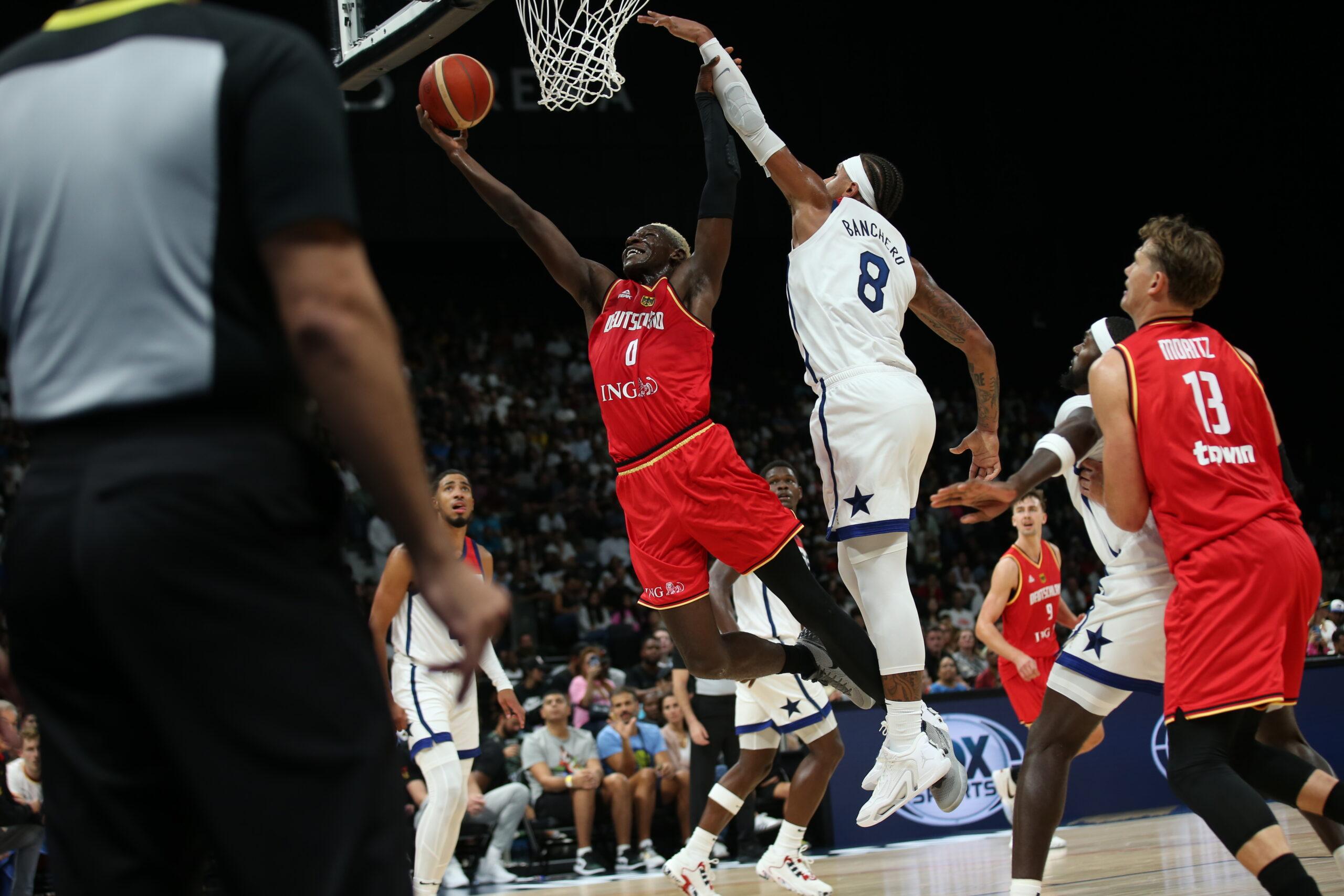 Eine Woche vor dem Start der Weltmeisterschaft duelliert sich die deutsche Nationalmannschaft im USA Basketball Showcase Abu Dhabi mit Griechenland und der USA.