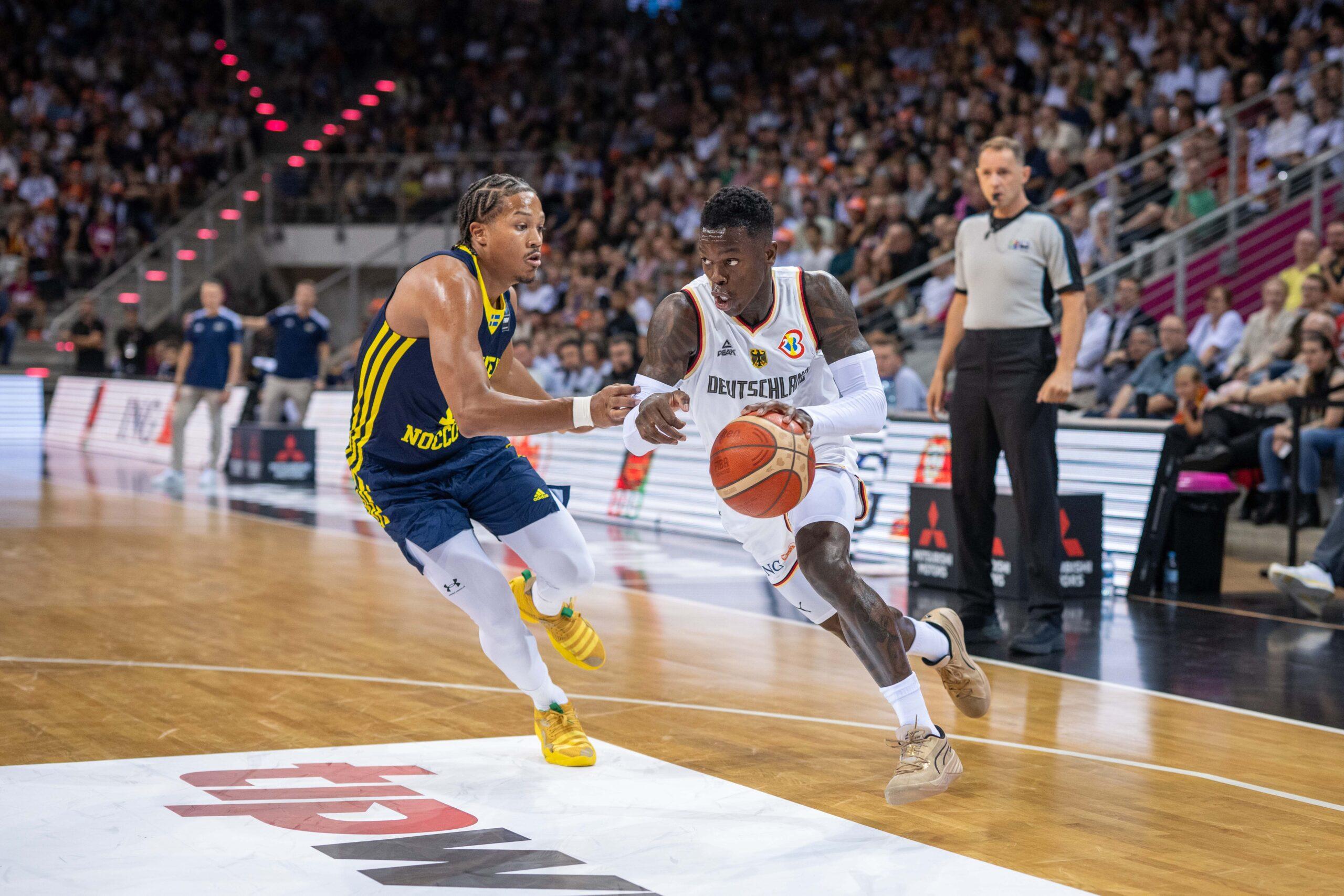 Die deutsche Nationalmannschaft hat das erste Testspiel der WM-Vorbereitung vor ausverkauftem Haus in Bonn mit 87:68 gewonnen. Gegen mutig aufspielende Schweden wusste die deutsche Mannschaft phasenweise durchaus zu zaubern, hatte allerdings nach den wenigen Trainingseinheiten noch einige Abstimmungsschwierigkeiten. Am Ende reichte ein starkes letztes Viertel (27:7), um den verdienten Sieg klarzumachen.