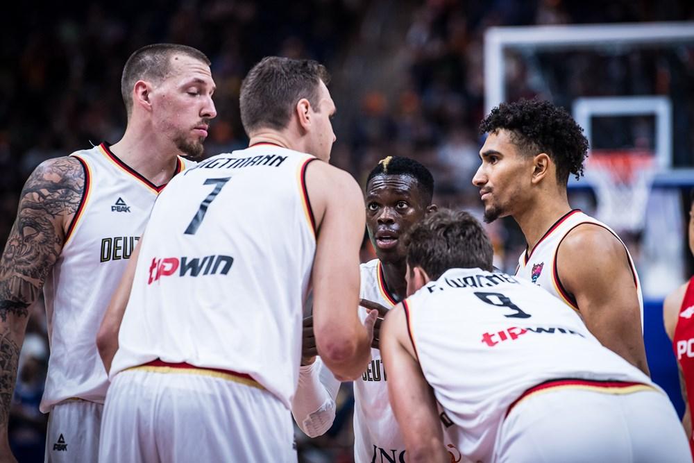 Die deutsche Nationalmannschaft trifft am Samstagabend (19 Uhr) in Bonn im ersten Testspiel der WM-Vorbereitung auf Schweden. Die Partie steht im Zeichen des langjährigen Kapitäns Robin Benzing, der vor Tipoff verabschiedet wird.