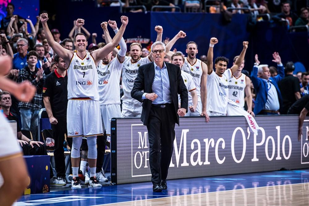 Knapp einen Jahr nach dem Gewinn der Bronzemedaille ist die deutsche Mannschaft zurück in Berlin, wo am Mittwochabend (19:30 Uhr) in der Mercedes-Benz-Arena der erste Härtetest wartet, denn das mit NBA-Stars gespickte kanadische Nationalteam wird bei der bevorstehenden Weltmeisterschaft sicher zu den Mitfavoriten zählen.