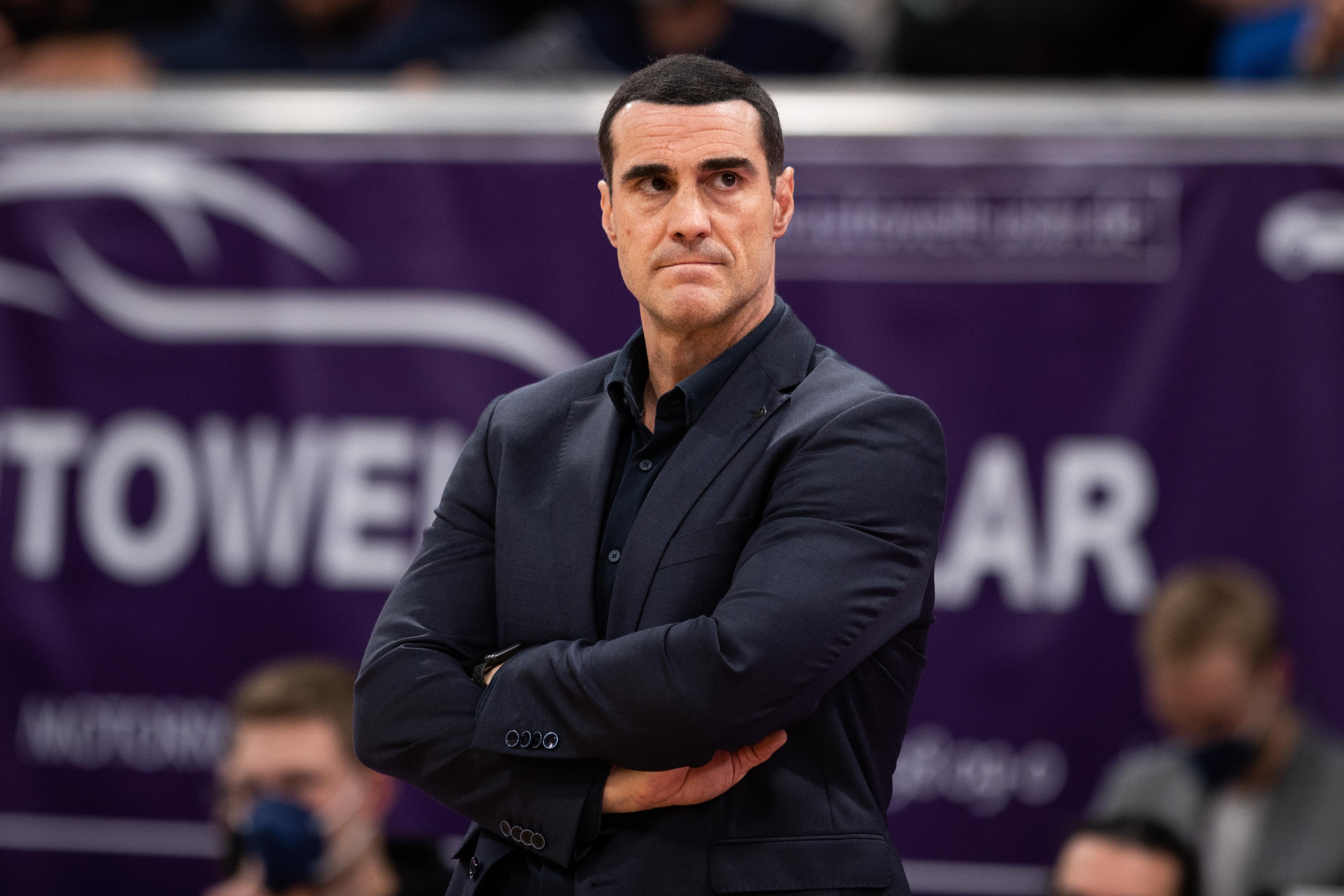 Eine Woche vor dem Start der neuen Bundesliga-Saison spielt der Vizemeister Telekom Baskets Bonn als Gewinner der letztjährigen Basketball Champions League in Singapur gegen Vertreter aus den USA, China, Brasilien, Ägypten und Bahrein um den FIBA International Cup.