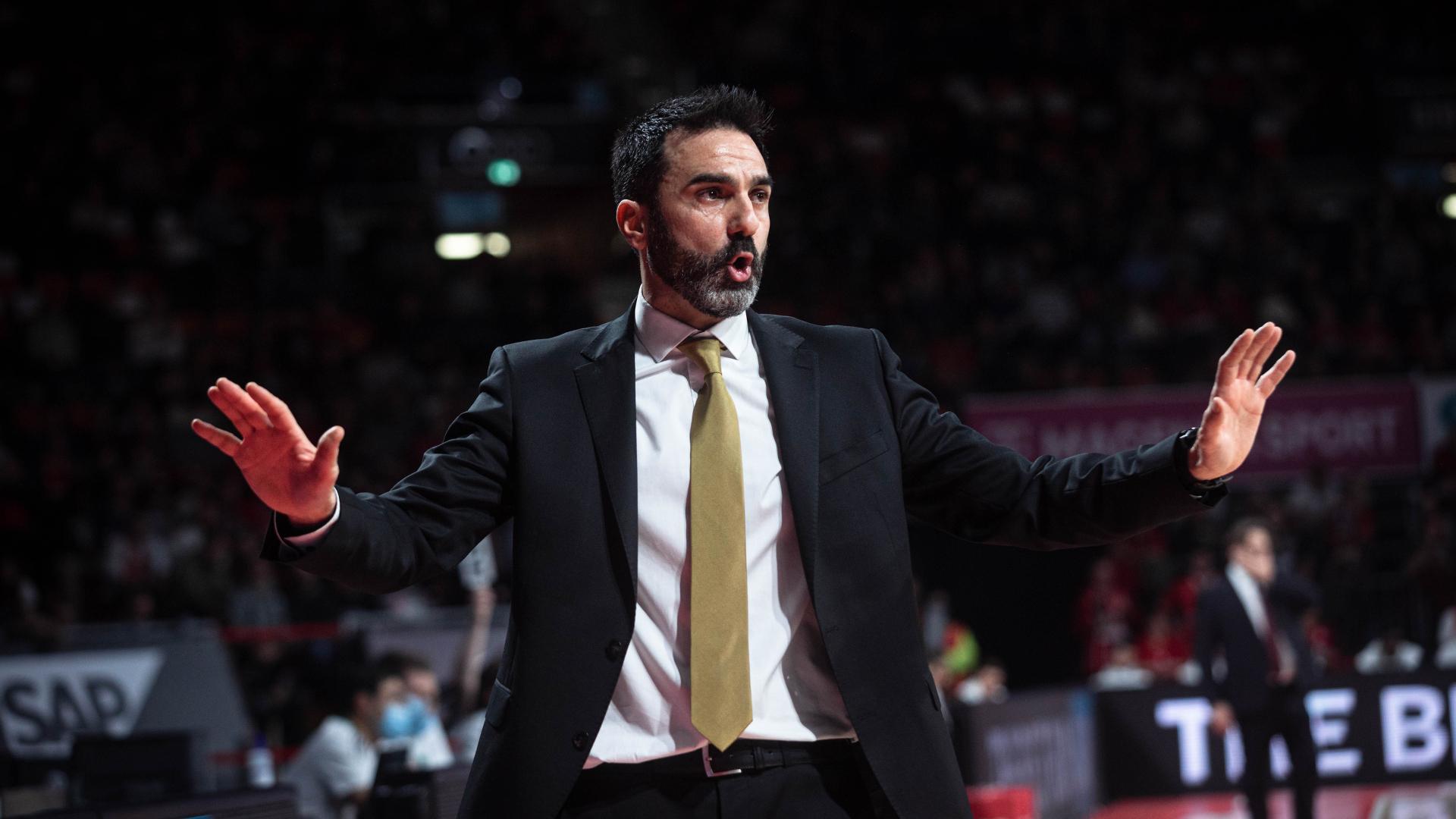 Die Basketball Löwen Braunschweig spielen eiskalt ihre Länge und Athletik aus, während bei Aufsteiger Tigers Tübingen das gesamte Spiel über der Dreier nicht fällt (7/28, 25,0 Prozent). Fünf Niedersachsen punkten zweistellig, wobei dich der von der Bank kommende Barra Njie teamintern mit 18 Zählern die Topscorer-Krone aufsetzt. In der zweiten Runde trifft die Truppe von Headcoach Jesus Ramirez nun auf ALBA Berlin.