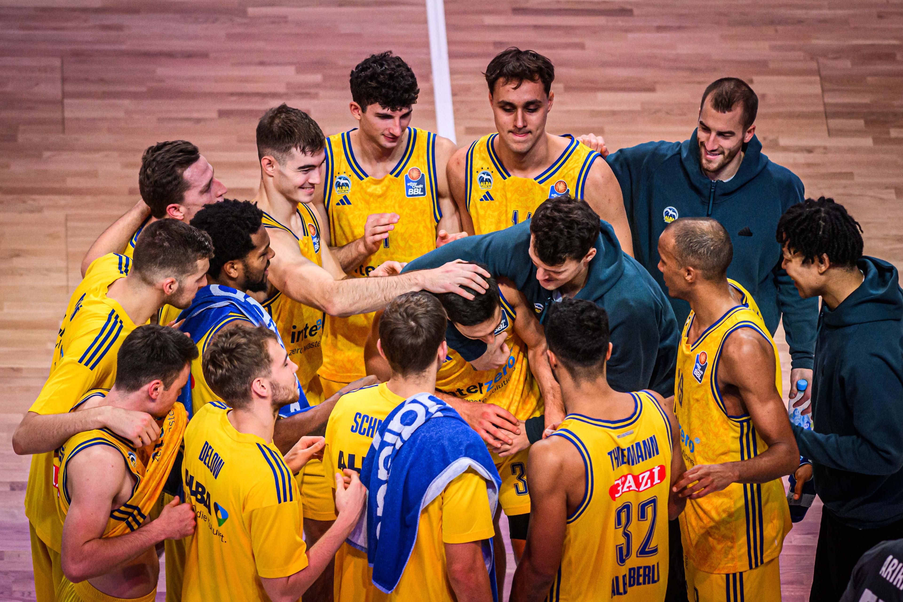 ALBA BERLIN stopped the fairytale start to the the season for RASTA Vechta by handing the promoted side their first loss of the season. After Baskets Bamberg and MLP Academics Heidelberg picked up their first wins, SYNTAINICS MBC are the only team left without a victory. And reigning champions ratiopharm ulm are the only perfect team.