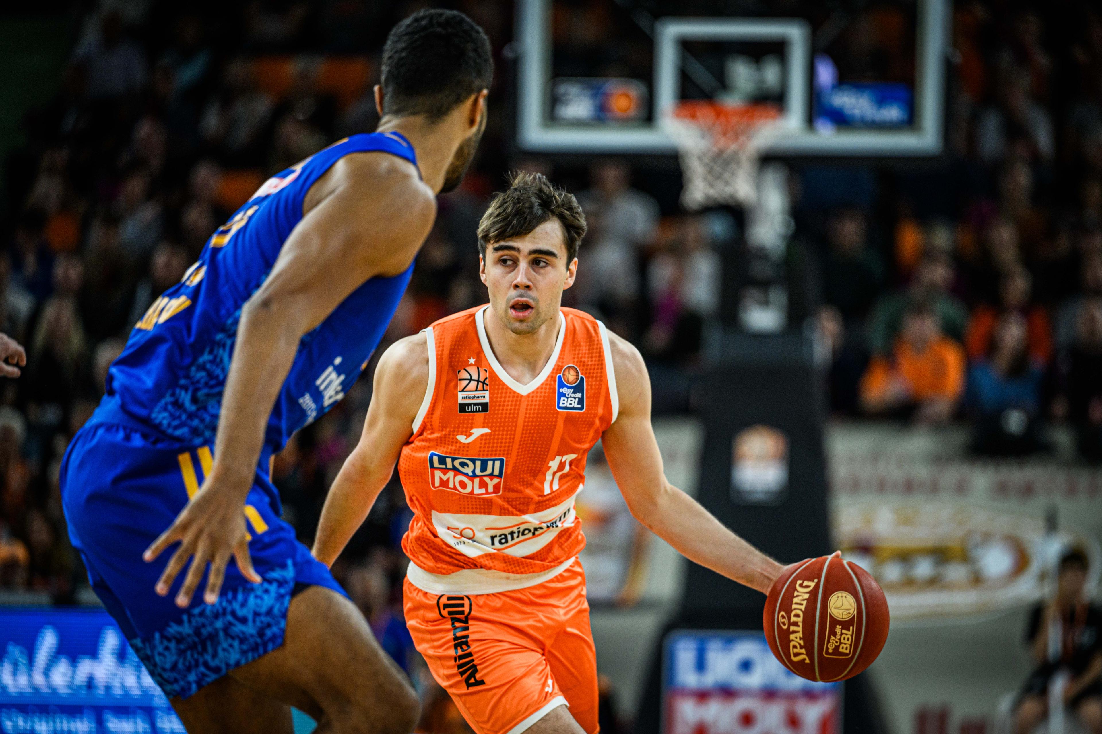Reigning champions ratiopharm ulm picked up a big early win at home over ALBA BERLIN with Juan Nunez taking over late to keep the team undefeated. Another perfect team is promoted RASTA Vechta, the early surprise of the season after a fourth straight win - three in the easyCredit BBL. The only other team without a defeat is the only team with only one game played - BG Göttingen, who finally took the court domestically and beat HAKRO Merlins Crailsheim in double overtime.