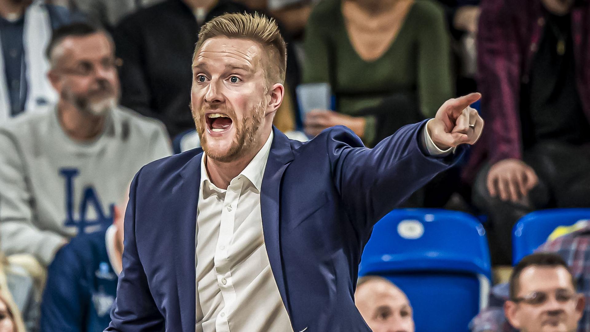 Nach einem schwierigen Saisonstart haben die HAKRO Merlins Crailsheim vergangene Woche den ersten Trainerwechsel der laufenden Saison vorgenommen und mit Jussi Laakso einen neuen Übungsleiter vorgestellt. In seinem ersten Pflichtspiel trifft der Finne in Joonas Iisalo ausgerechnet auf einen Landsmann, der mit seinen MLP Academics Heidelberg ebenfalls im Tabellenkeller steckt. Am Ende einer umkämpften Partie avanciert Tim Coleman, der alle seine 17 Punkte im letzten Viertel erzielt, zum Matchwinner für die Gäste, während die Hohenloher nach der siebten Niederlage weiter die „rote Laterne“ in Händen halten.