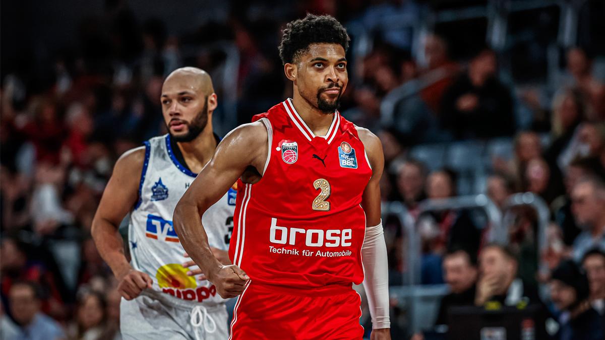Wieder lassen die Bamberg Baskets ein Comeback zu, wieder gelingt den HAKRO Merlins Crailsheim eine Aufholjagd – diesmal ohne Erfolg: Mit 97:87 setzen sich die Bamberger durch und feiern ihren dritten Heimsieg in Serie. Die Merlins fahren auch nach dem sechsten Auswärtsspiel der Saison mit einer Niederlage zurück in die Heimat, beweisen aber erneut Kämpferherz.