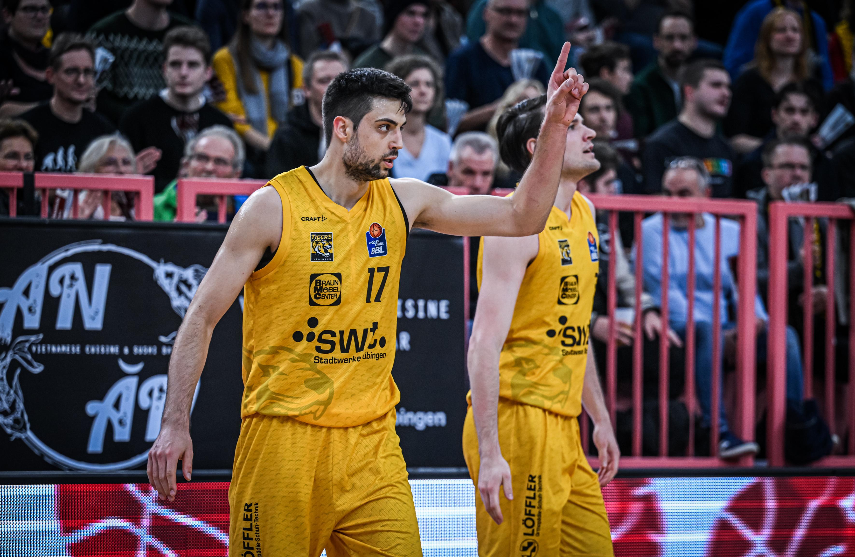 Die Tigers Tübingen fahren ihren vierten Saisonsieg ein und gewinnen erstmals seit 2010 wieder ein Spiel gegen die Bamberg Baskets. Während Tübingen wichtige Punkte im Kampf gegen den Abstieg sammelt, verpasst es Bamberg den Druck auf die PlayIn-Ränge hoch zu halten. Matchwinner für die Gastgeber ist der ehemalige Bamberger Spieler Mateo Seric.