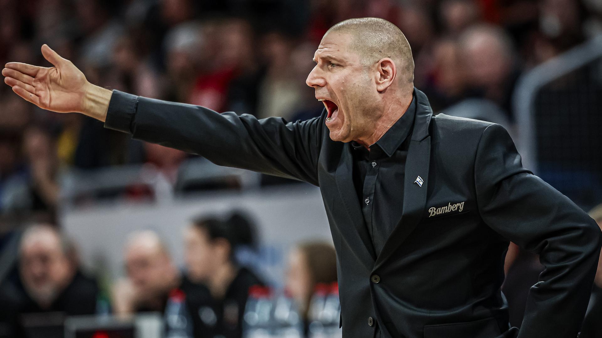 Damit war nicht zu rechnen. Die Bamberg Baskets trachten nach zuletzt drei Niederlagen in Serie nach einem Befreiungsschlag, während Berlin zum Abschluss einer Serie von wettbewerbsübergreifend drei Partien in sechs Tagen etwas Erholung braucht. Zwar kommen die Hauptstädter dank Sterling Brown (21 Punkte) gut in die Partie, haben den Franken in der zweiten Hälfte jedoch nichts mehr entgegen zu setzen. Angeführt von Zach Copeland (24 Punkte) legt „Freak City“ nach dem Seitenwechsel beeindruckende 64 Zähler auf und feiert schließlich ein berauschendes 97:77.