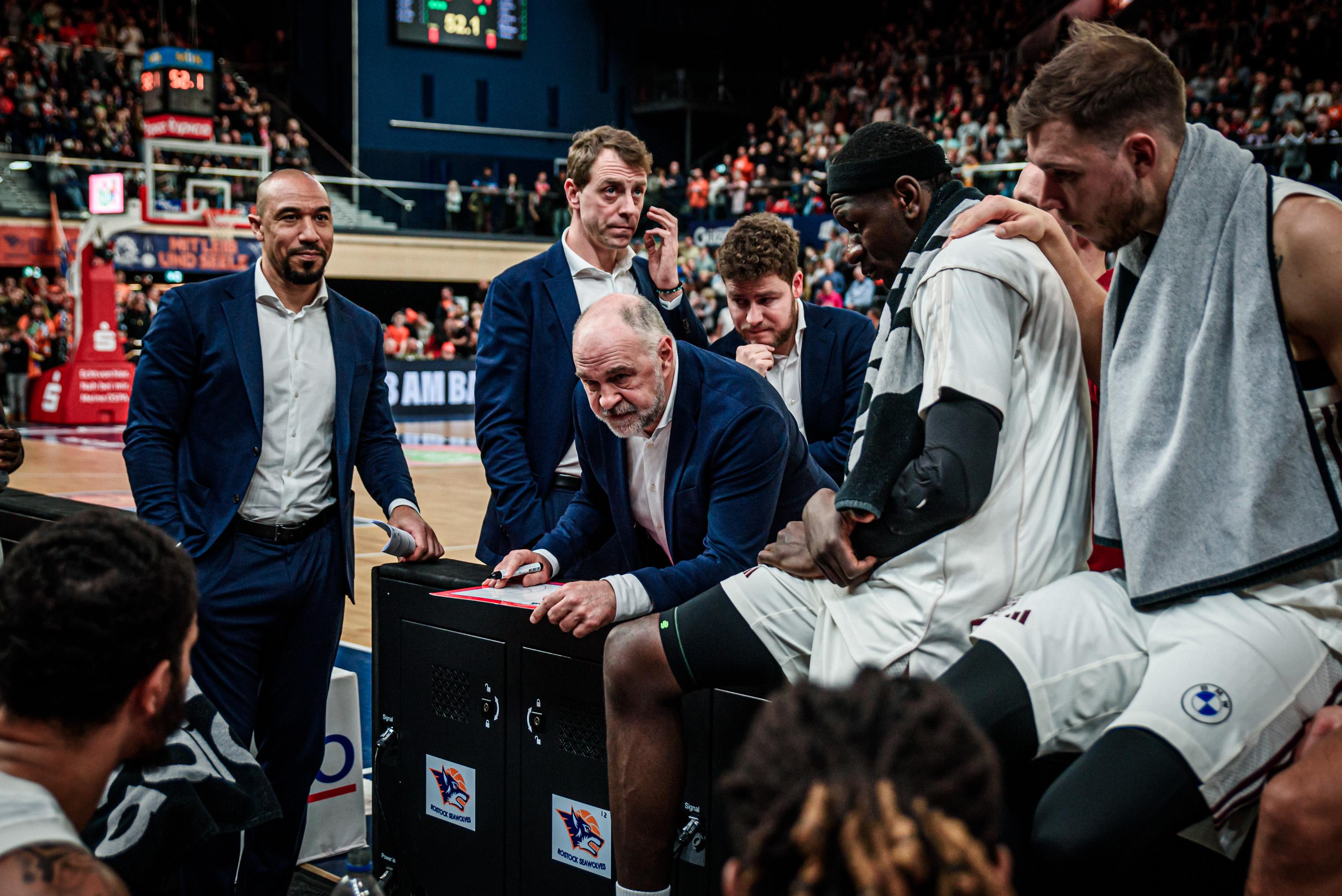Zum ersten Mal in ihrer Geschichte mutet die EuroLeague ihren Clubs in zwei aufeinanderfolgenden Wochen Doppelspieltage zu. Auch München und Berlin bestreiten deshalb nach dem Doppelspieltag der vergangenen Woche und ihren BBL-Auswärtsspielen am Wochenende am Dienstag schon das vierte Spiel innerhalb von sieben bzw. acht Tagen.
