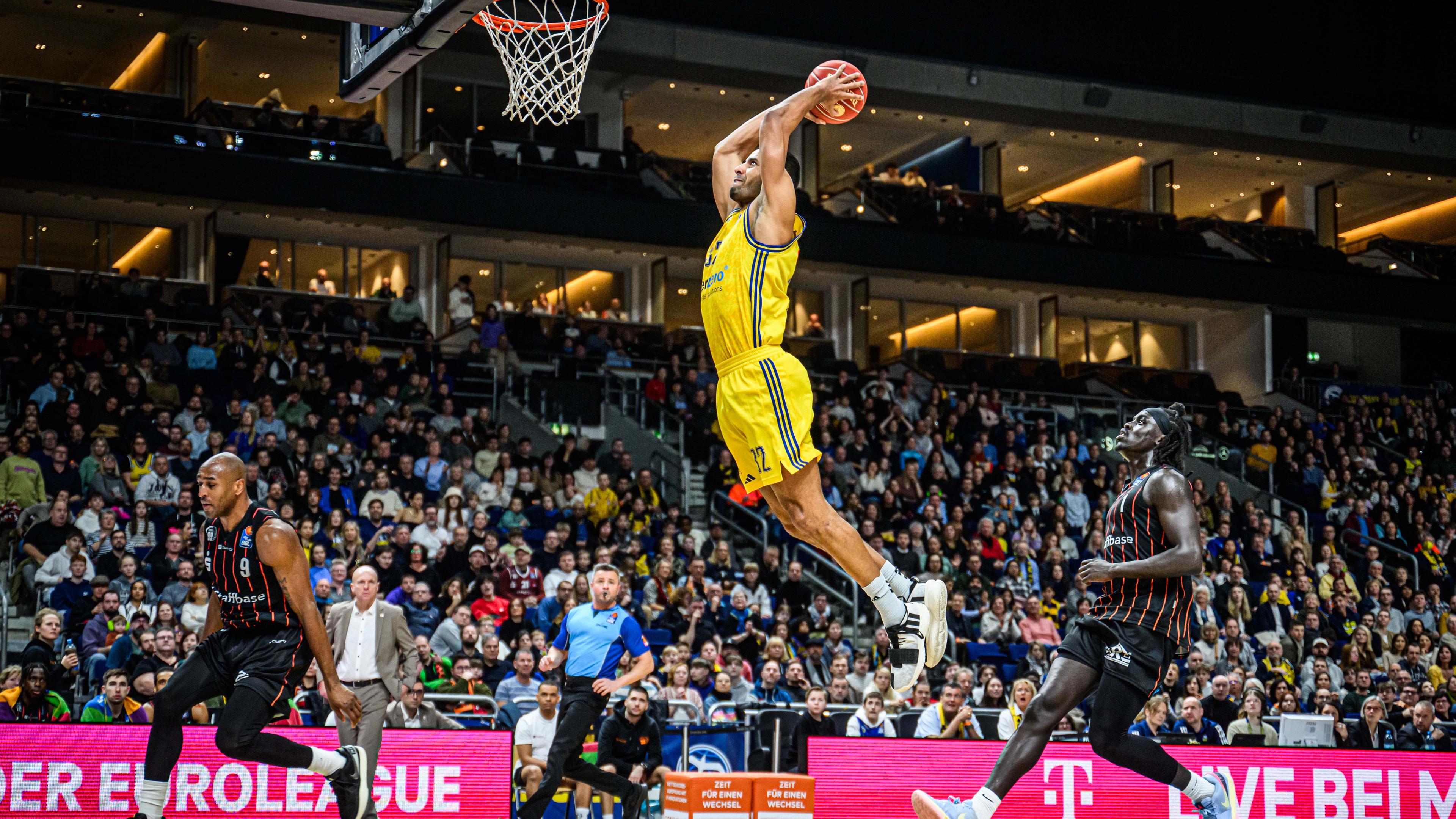 Happy New Year to all from Weekly News and the first edition of the News is highlighted by ALBA BERLIN snapping NINERS Chemnitz’s 12-game winning streak in tough, physical style. The team now with the longest winning streak is Würzburg Baskets at six while reigning champs ratiopharm ulm grabbed two wins to gain ground on leaders Chemnitz.