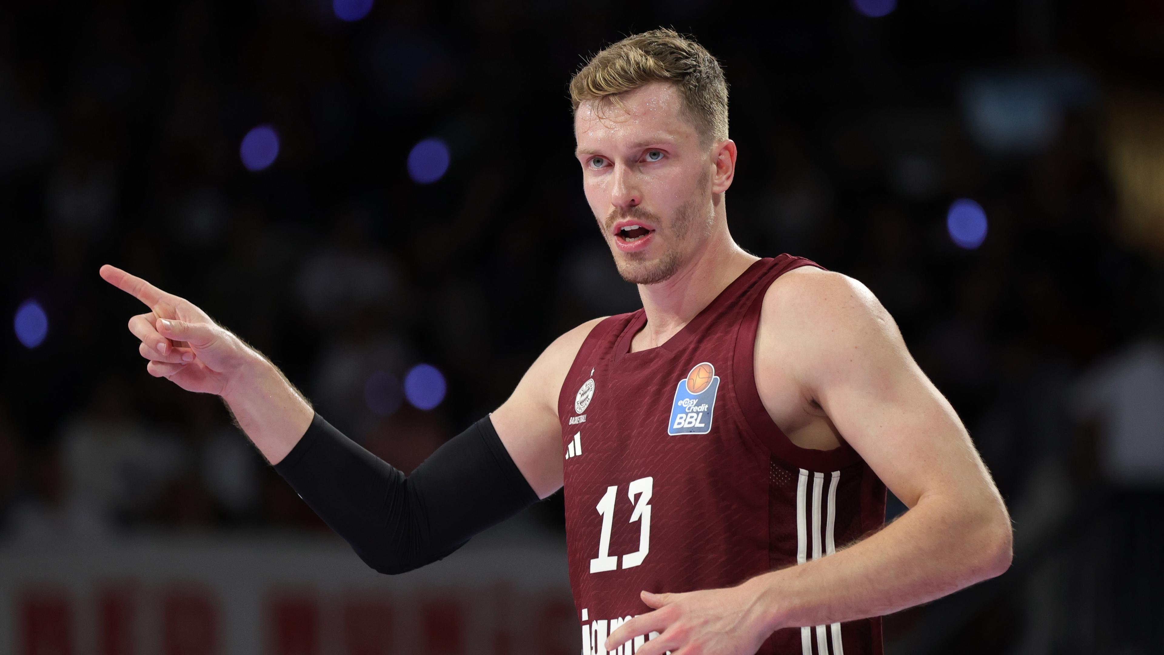 Der FC Bayern Basketball bleibt nach dem Triumph beim SIEGMUND TOP FOUR in der Erfolgsspur und hat gegen die BG Göttingen durch ein 86:74 in heimischer Halle den 13. Liga-Sieg in Serie eingefahren. Nach einer ausgeglichenen Teamleistung - sieben Spieler scorten zwischen sieben und zwölf Punkten - bleibt die Mannschaft von Pablo Laso das Maß der Dinge in der easycredit BBL.