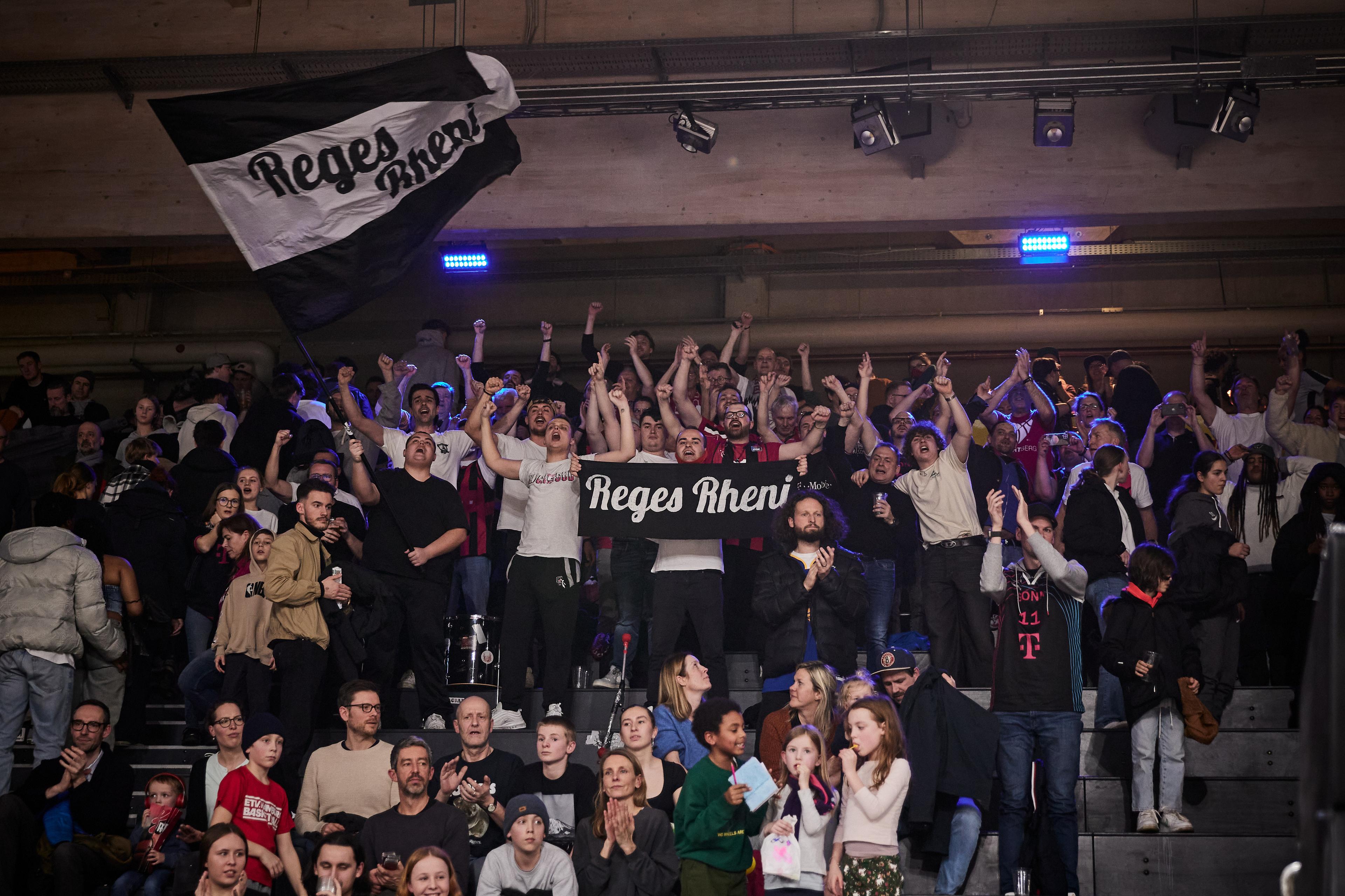 Dank eines starken Schlussviertels haben sich die Telekom Baskets Bonn (12:8) mit 87:80 bei den Veolia Towers Hamburg (10:8) durchgesetzt und die Play-In-Plätze acht und neun getauscht.