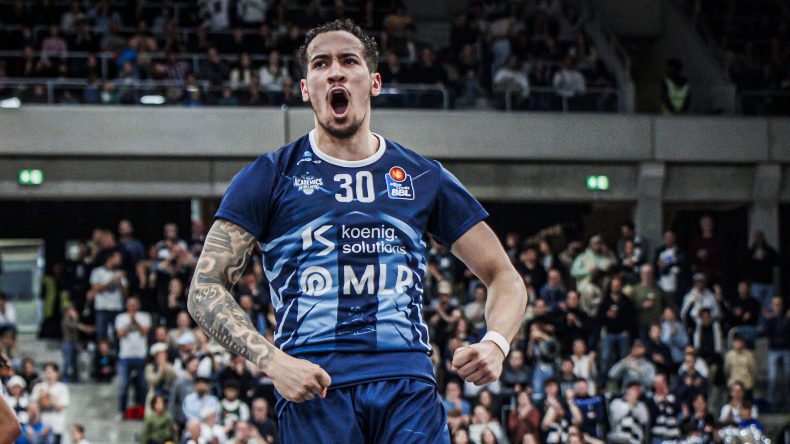 Zwölf Anläufe hat es gebraucht, jetzt ist es geschafft: Die MLP ACADEMICS Heidelberg haben durch ein 92:87 gegen die Telekom Baskets Bonn den ersten Heimsieg der Saison gefeiert. Angeführt von einem bärenstarken Isaiah Whaley (17 Punkte, acht Rebounds und vier Assists) und Neuzugang Justin Jaworski (21 Punkte) behalten die Academics im Schlussviertel die Nerven und fahren einen immens wichtigen Erfolg im Kampf um den Klassenerhalt ein.
