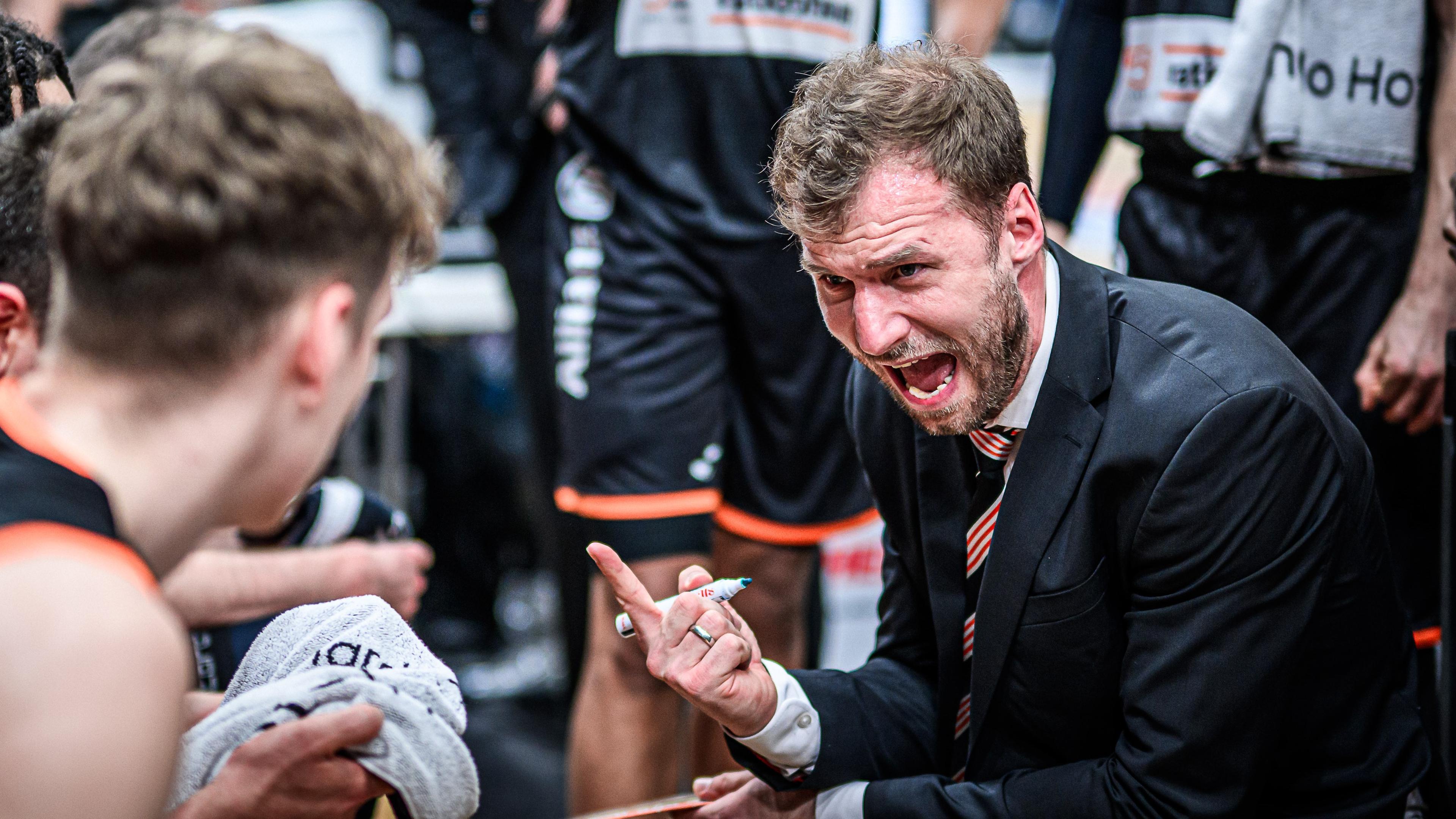 The week was dominated by off-court news as Anton Gavel will return to Bamberg Baskets next season while Ty Harrelson will leave RASTA Vechta to replace him at ratiopharm ulm. Vechta meanwhile signed Martin Schiller as new coach, and Würzburg Baskets extended their deal with head coach Sasa Filipovski. And MHP RIESEN Ludwigsburg brought back star talent Ariel Hukporti. On the court, MLP Academics Heidelberg left the relegation zone with a home victory.