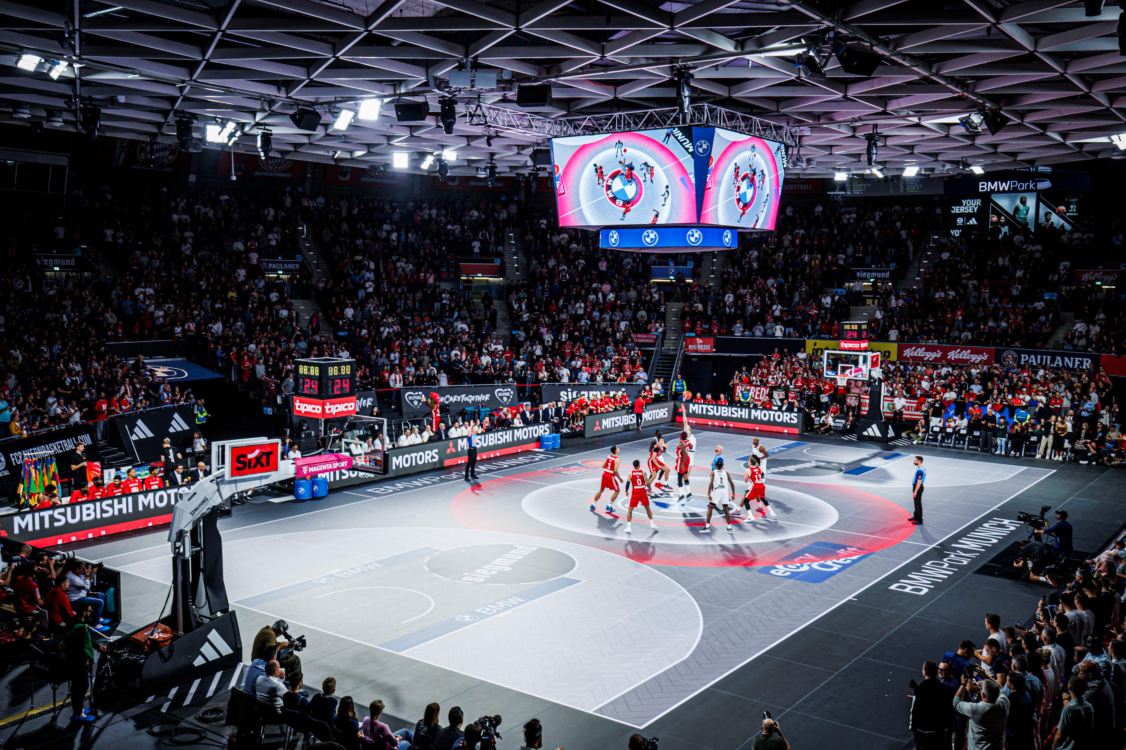 Okay, es war offiziell nicht der erste Spieltag der neuen Saison der easyCredit Basketball-Bundesliga, sondern eine vorgezogene Partie des dritten. Aber es war zugleich die Eröffnung dieser Spielzeit, und bei der untermauerte der amtierende Titelträger FC Bayern München (1:0) direkt seine Ambitionen und besiegte die NINERS Chemnitz (0:1) deutlich mit 73:59.