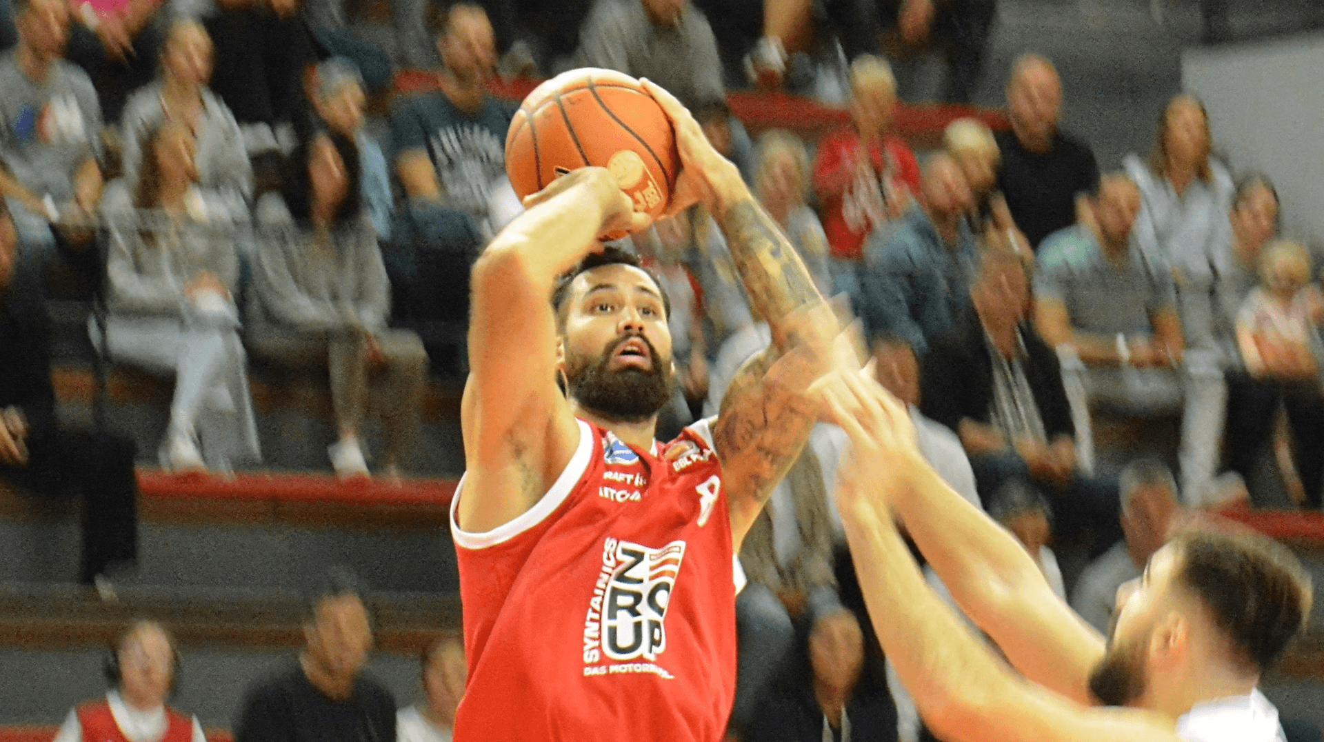 Der BBL Pokal hat seine eigenen Gesetze. So will es der Volksmund, so hielten es die GIESSEN 46ers, als sie nach der Reform des Formates im vergangenen Jahr in der ersten Runde die Merlins aus Crailsheim schockten. Entsprechend war der SYNTANICS MBC vor dem Tipoff in der altehrwürdigen Osthalle gewarnt - und lieferte beeindruckend ab. Die „Wölfe“ hatten in Neuzugang Tyren Johnson (30 Punkte) ihren überragenden Akteur und bekommen es nun im Achtelfinale mit den MHP RIESEN Ludwigsburg zu tun.